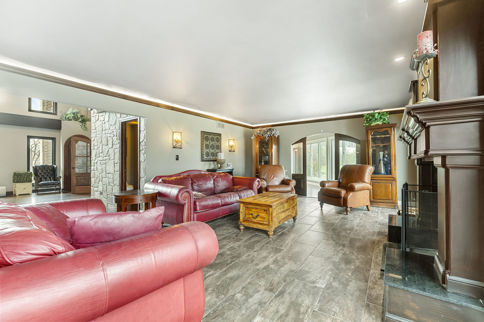 St. Charles, Illinois, 60175, United States, 6 Bedrooms Bedrooms, ,8 BathroomsBathrooms,Residential,For Sale,1940364