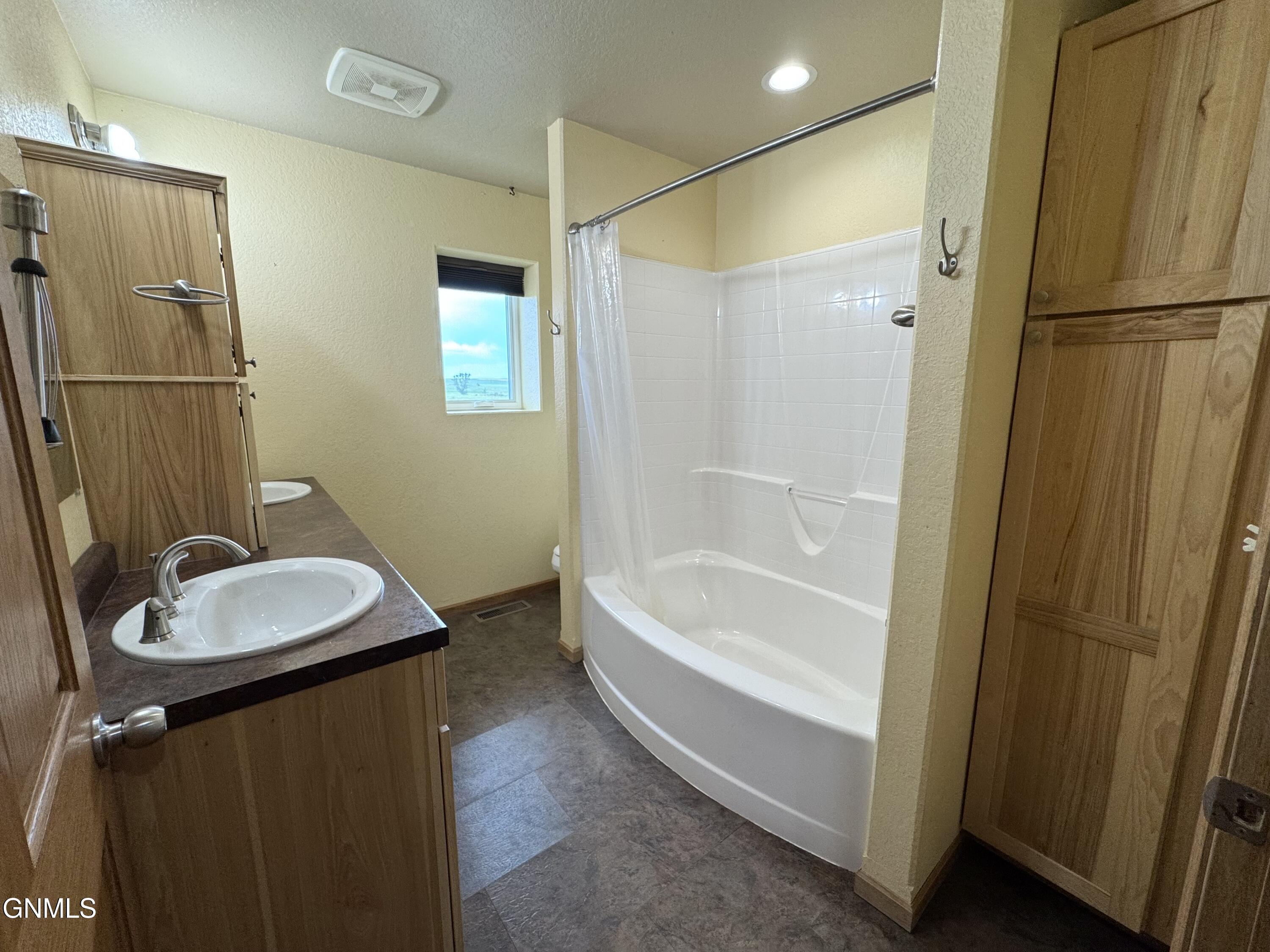 New Salem, North Dakota, 58563, United States, 7 Bedrooms Bedrooms, ,1 BathroomBathrooms,Residential,For Sale,1904775