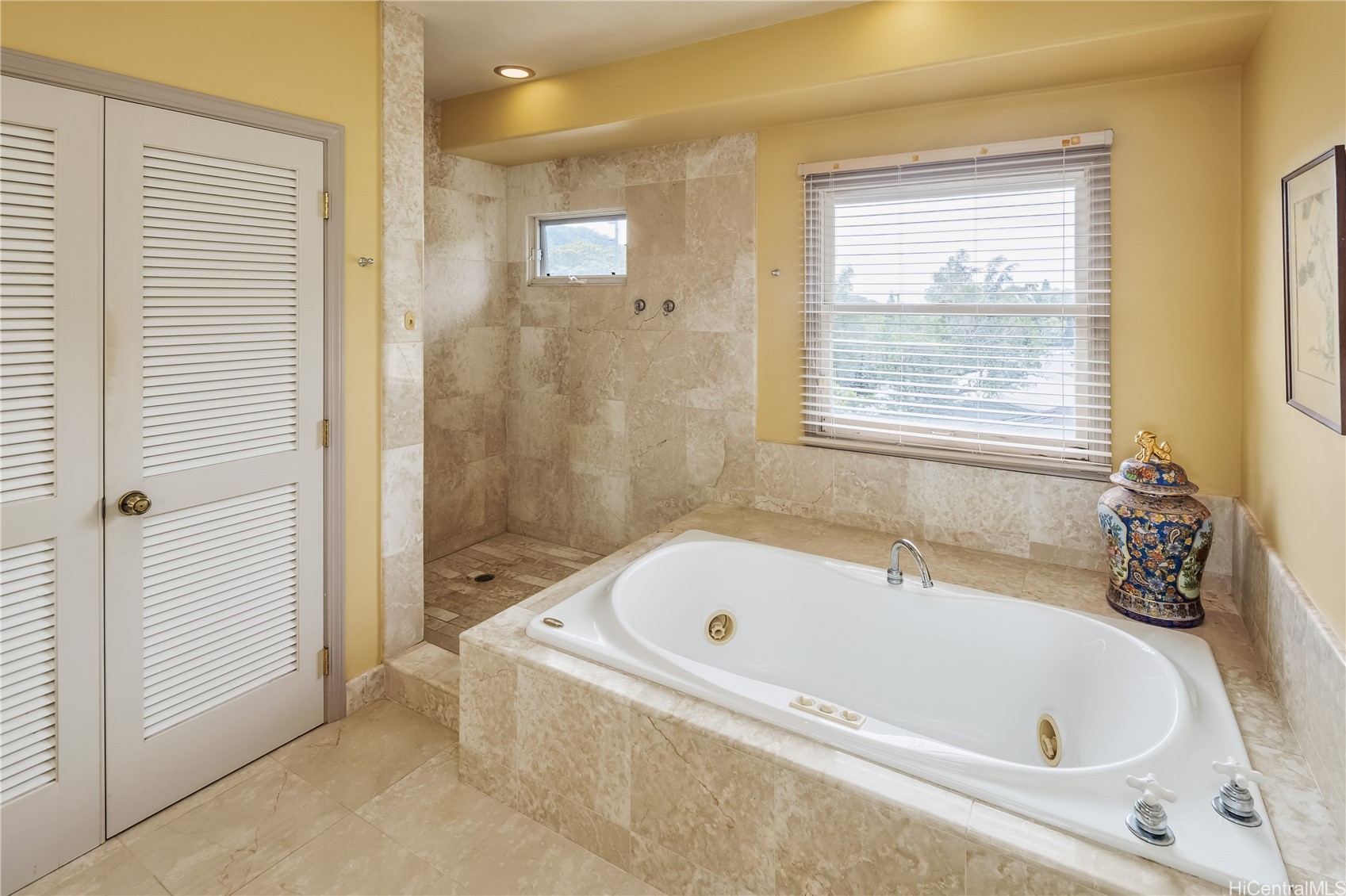 Honolulu, Hawaii, 96817, United States, 5 Bedrooms Bedrooms, ,5 BathroomsBathrooms,Residential,For Sale,1992016