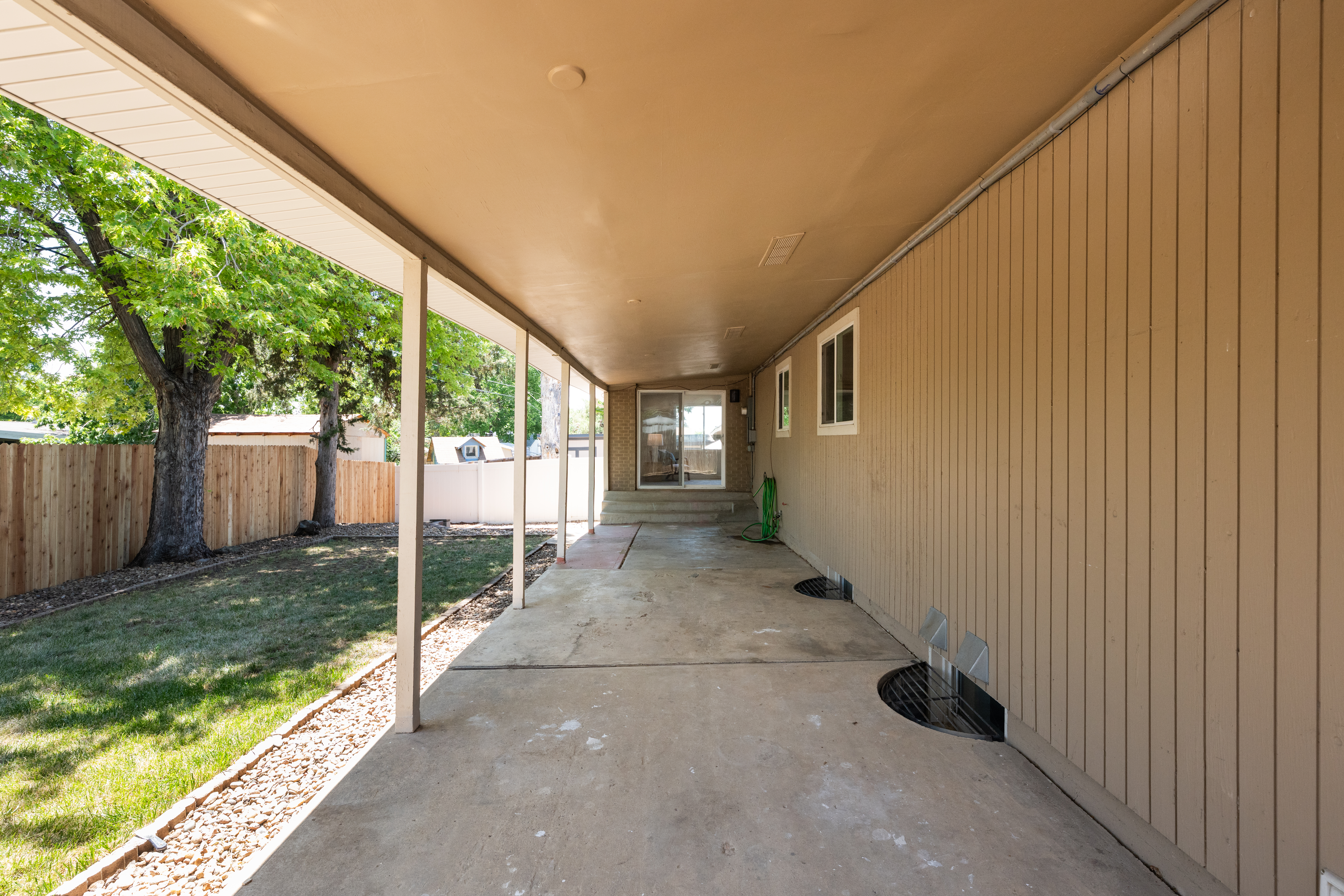  Beautiful mid-century modern home offering the perfect blend - 物件實景