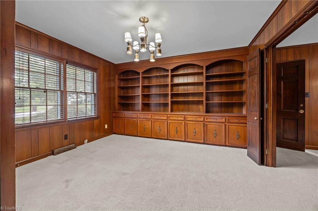 High Point, North Carolina, 27262, United States, 5 Bedrooms Bedrooms, ,4 BathroomsBathrooms,Residential,For Sale,1925566