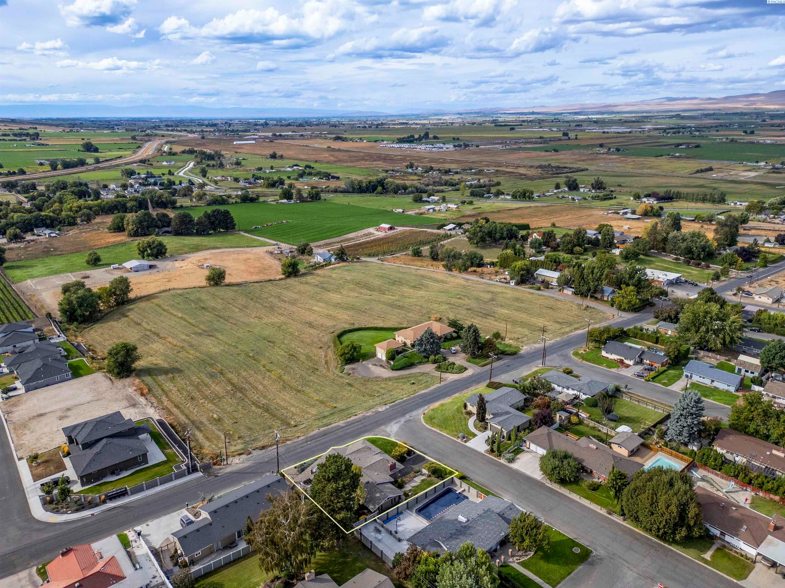 Sunnyside, Washington, 98944, United States, 3 Bedrooms Bedrooms, ,3 BathroomsBathrooms,Residential,For Sale,1973800