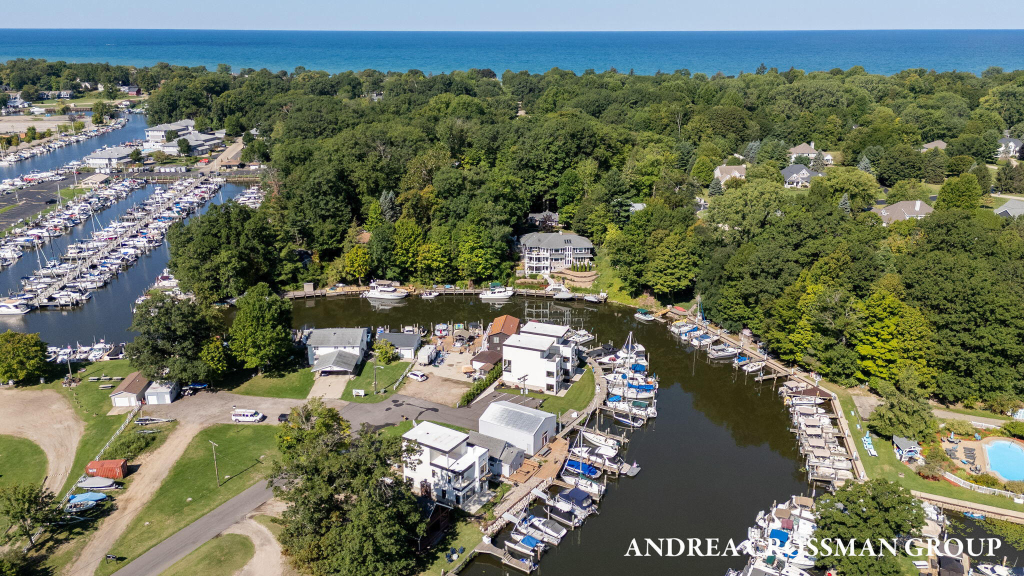 South Haven, Michigan, 49090, United States, 3 Bedrooms Bedrooms, ,3 BathroomsBathrooms,Residential,For Sale,1987512