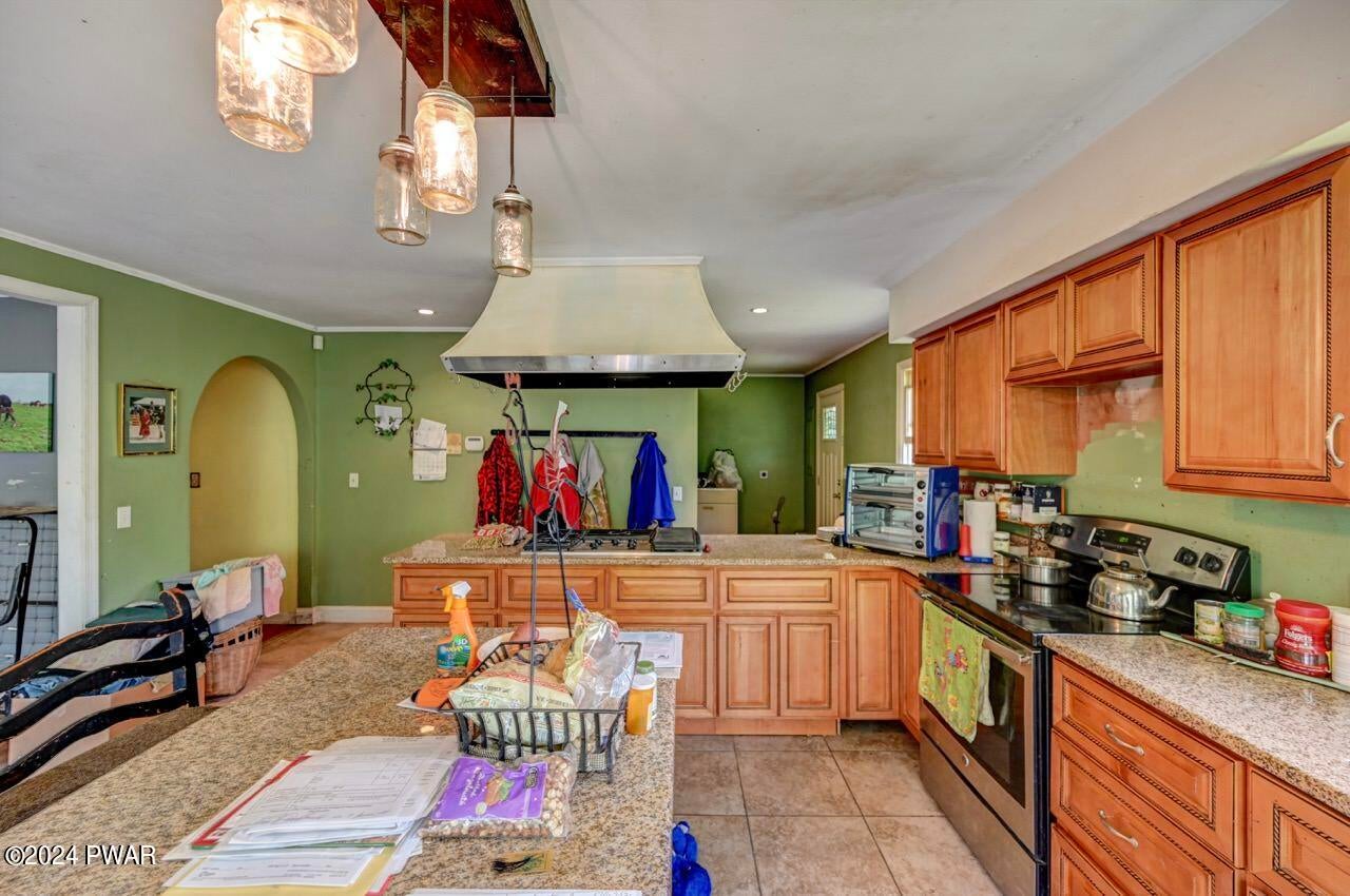 Hawley, Pennsylvania, 18428, United States, 5 Bedrooms Bedrooms, ,4 BathroomsBathrooms,Residential,For Sale,1979290