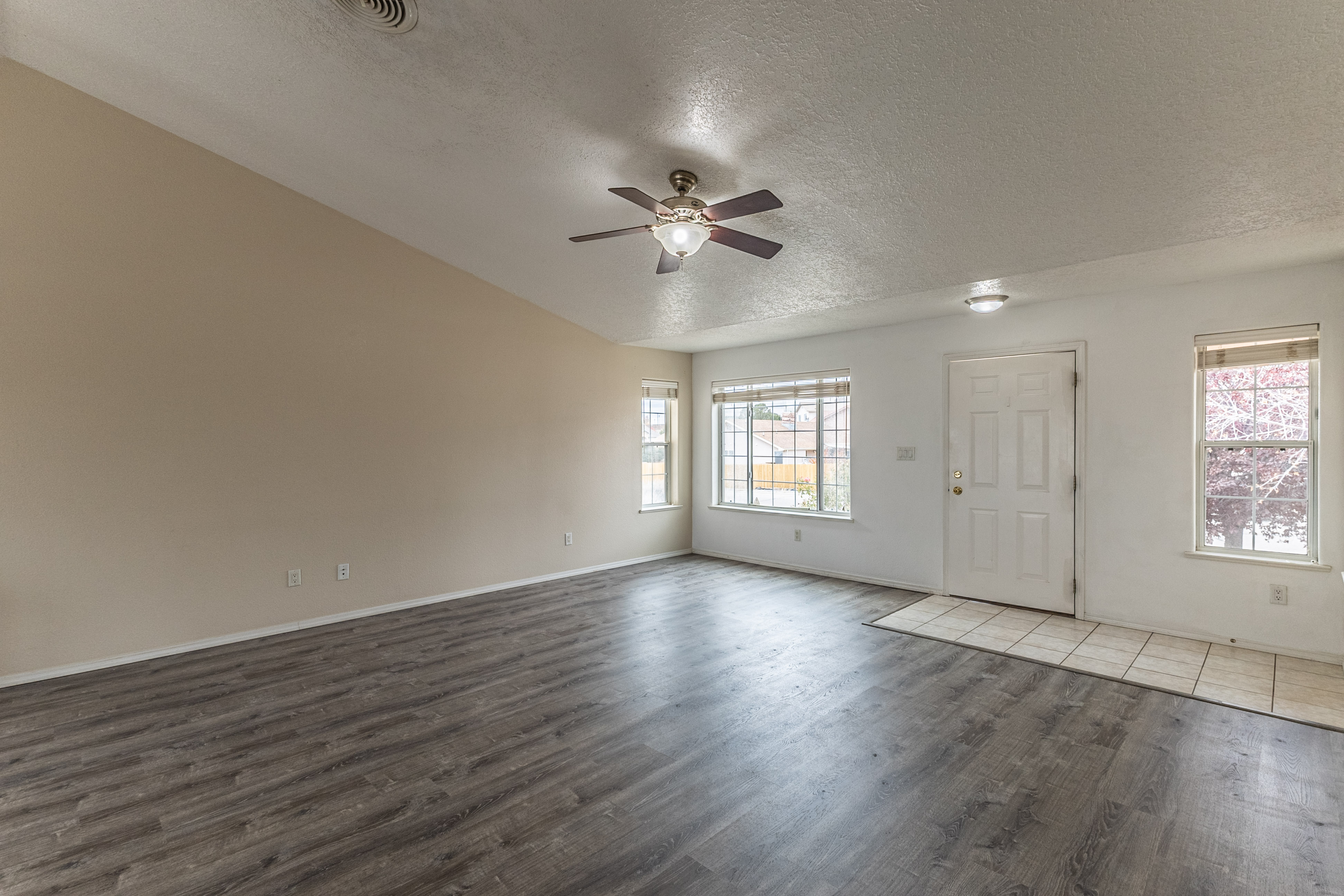 Farmington, New Mexico, 87402, United States, 4 Bedrooms Bedrooms, ,3 BathroomsBathrooms,Residential,For Sale,1995181