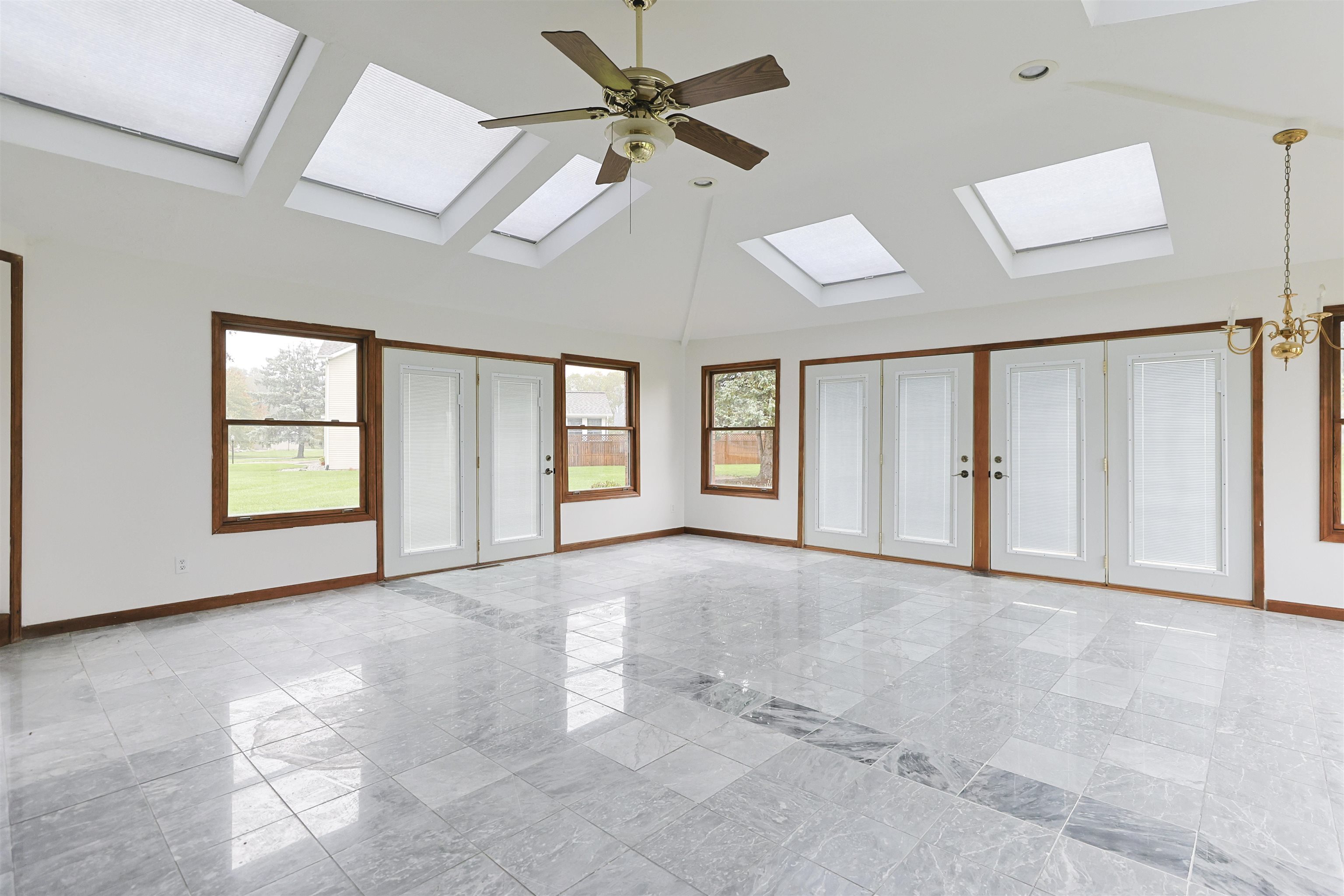 South Bend, Indiana, 46614, United States, 4 Bedrooms Bedrooms, ,4 BathroomsBathrooms,Residential,For Sale,1985327