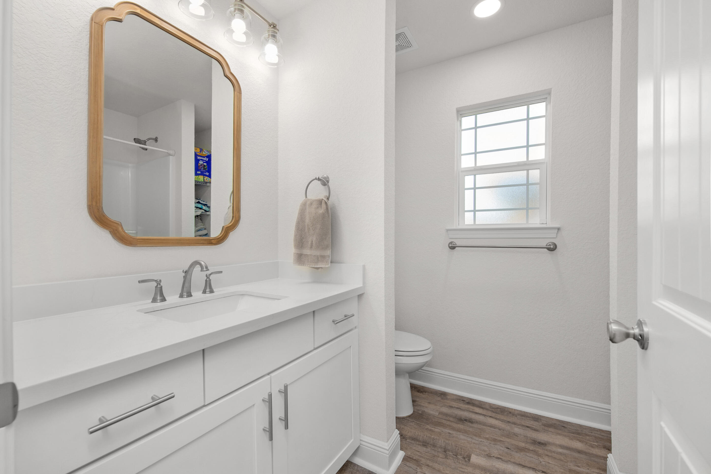 Gulf Breeze, Florida, 32563, United States, 5 Bedrooms Bedrooms, ,3 BathroomsBathrooms,Residential,For Sale,1950395