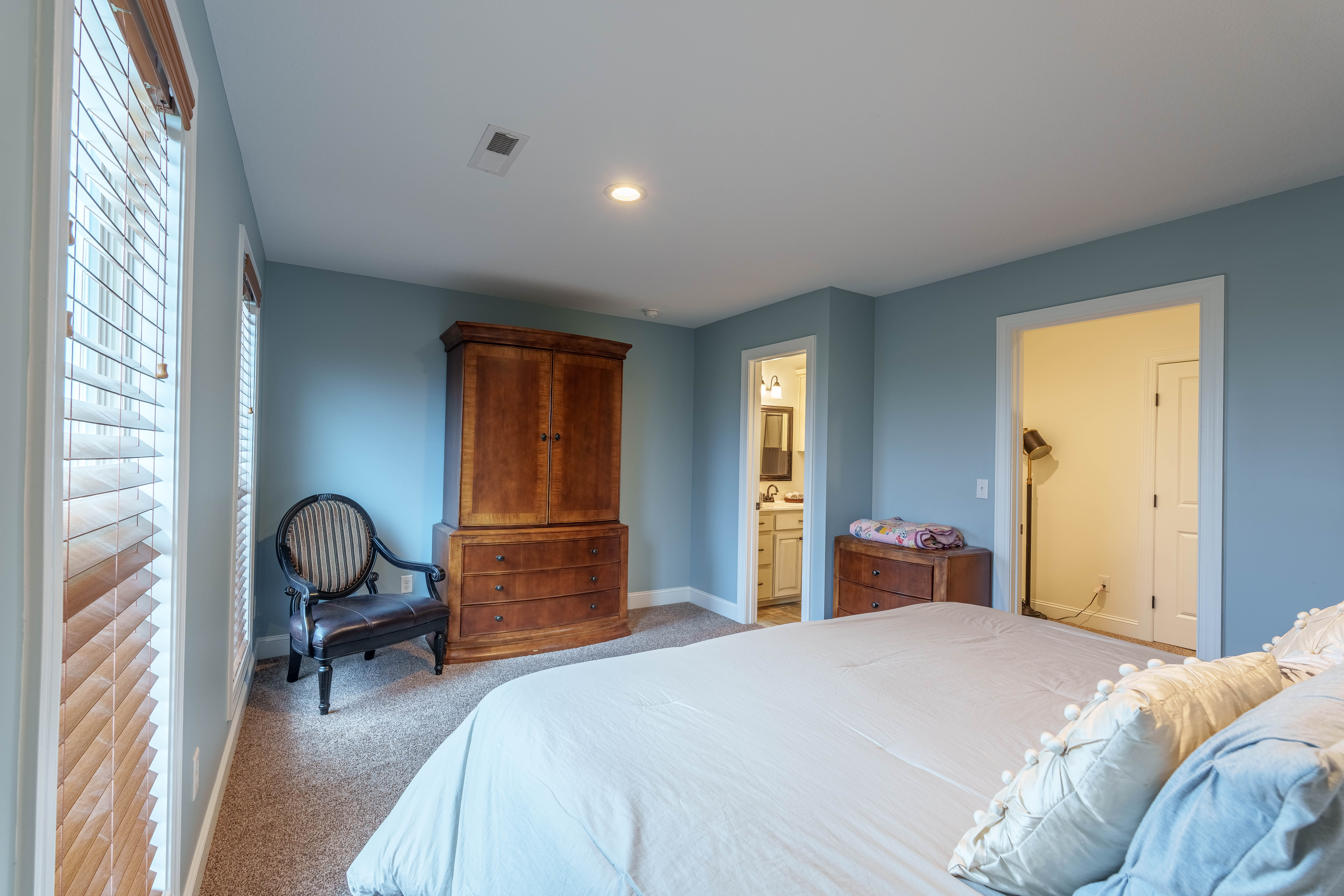 Florence, Alabama, 35633, United States, 3 Bedrooms Bedrooms, ,4 BathroomsBathrooms,Residential,For Sale,1944845