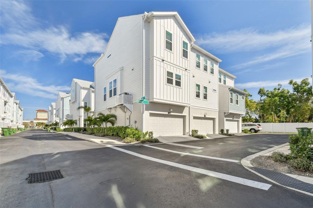 Sarasota, Florida, 34237, United States, 3 Bedrooms Bedrooms, ,4 BathroomsBathrooms,Residential,For Sale,1862311