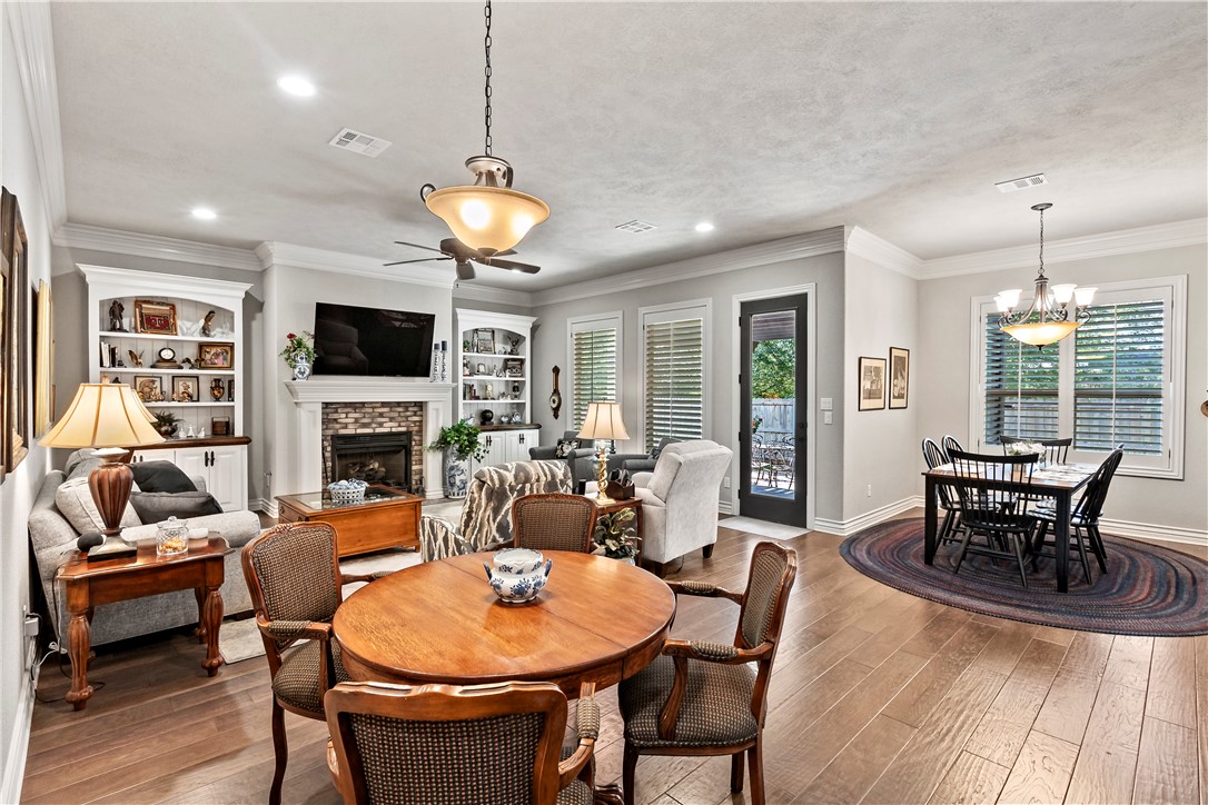 College Station, Texas, 77845, United States, 3 Bedrooms Bedrooms, ,3 BathroomsBathrooms,Residential,For Sale,1940583