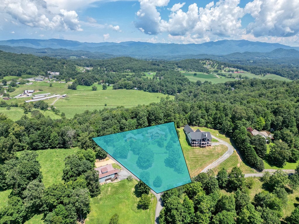 Hayesville, North Carolina, 28904, United States, 3 Bedrooms Bedrooms, ,4 BathroomsBathrooms,Residential,For Sale,1919513