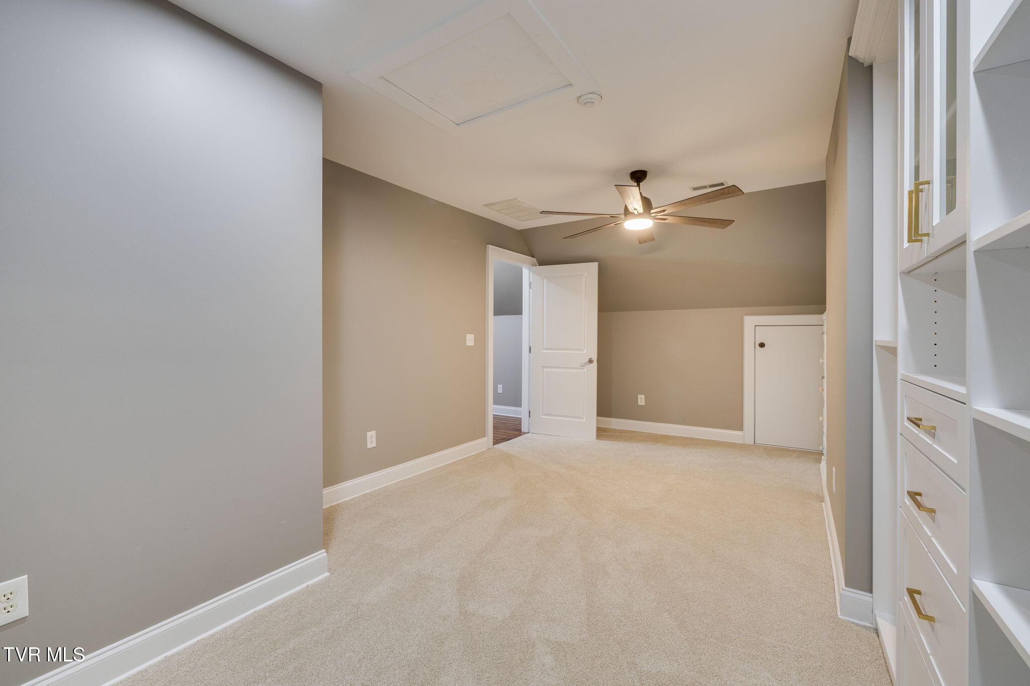 Kingsport, Tennessee, 37664, United States, 5 Bedrooms Bedrooms, ,5 BathroomsBathrooms,Residential,For Sale,1982177