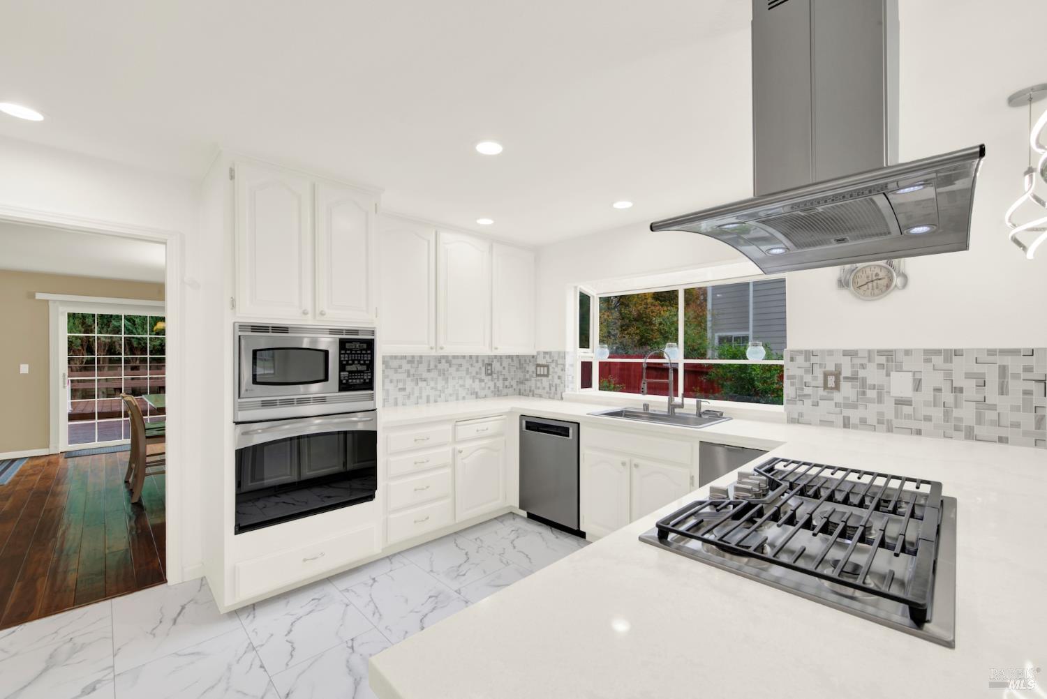 Dixon, California, 95620, United States, 5 Bedrooms Bedrooms, ,3 BathroomsBathrooms,Residential,For Sale,1992877