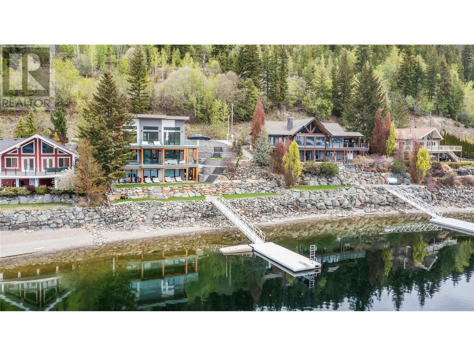 ANGLEMONT, British Columbia, V0E 1M8, CA, 5 Bedrooms Bedrooms, ,3 BathroomsBathrooms,Residential,For Sale,1836909