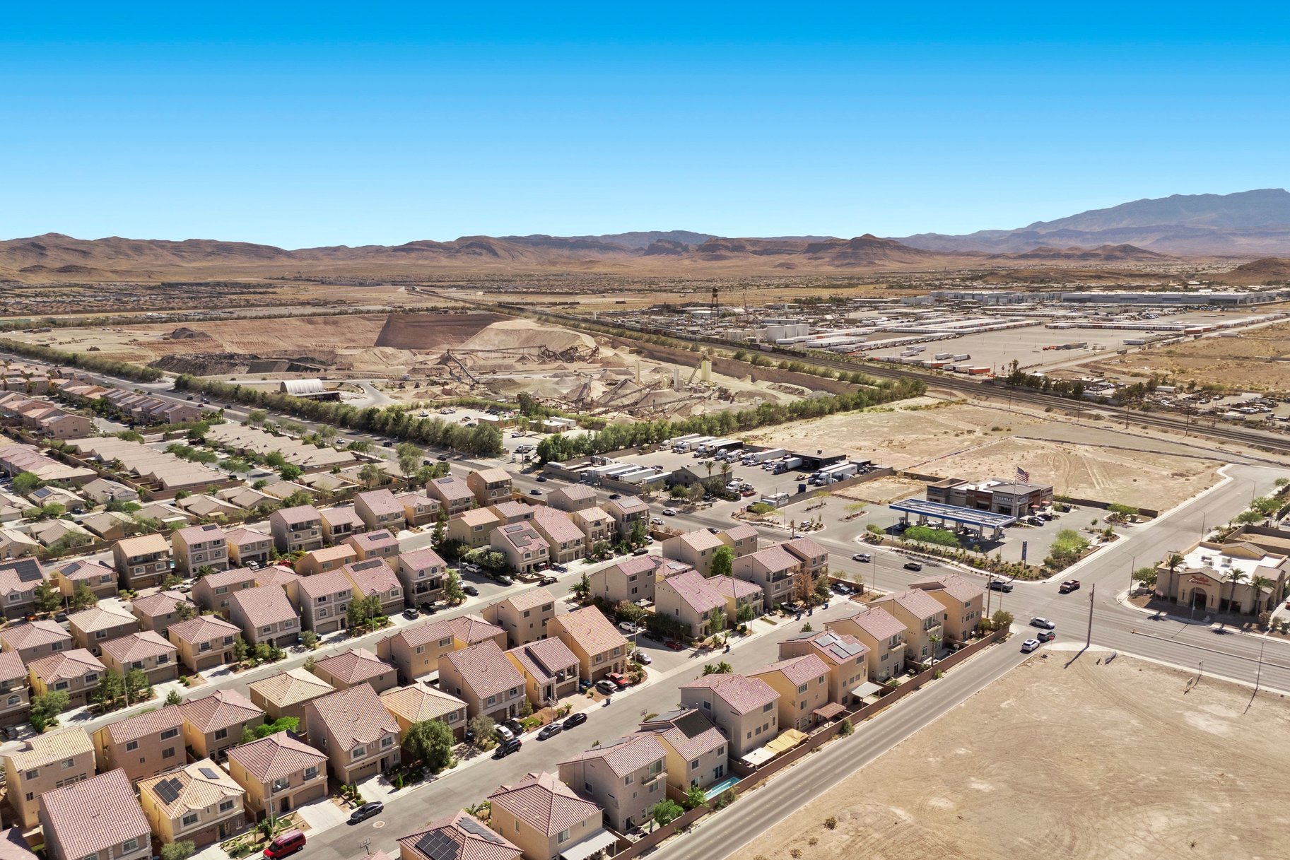  Poolside Living in the Heart of Southwest Las Vegas - 物件實景