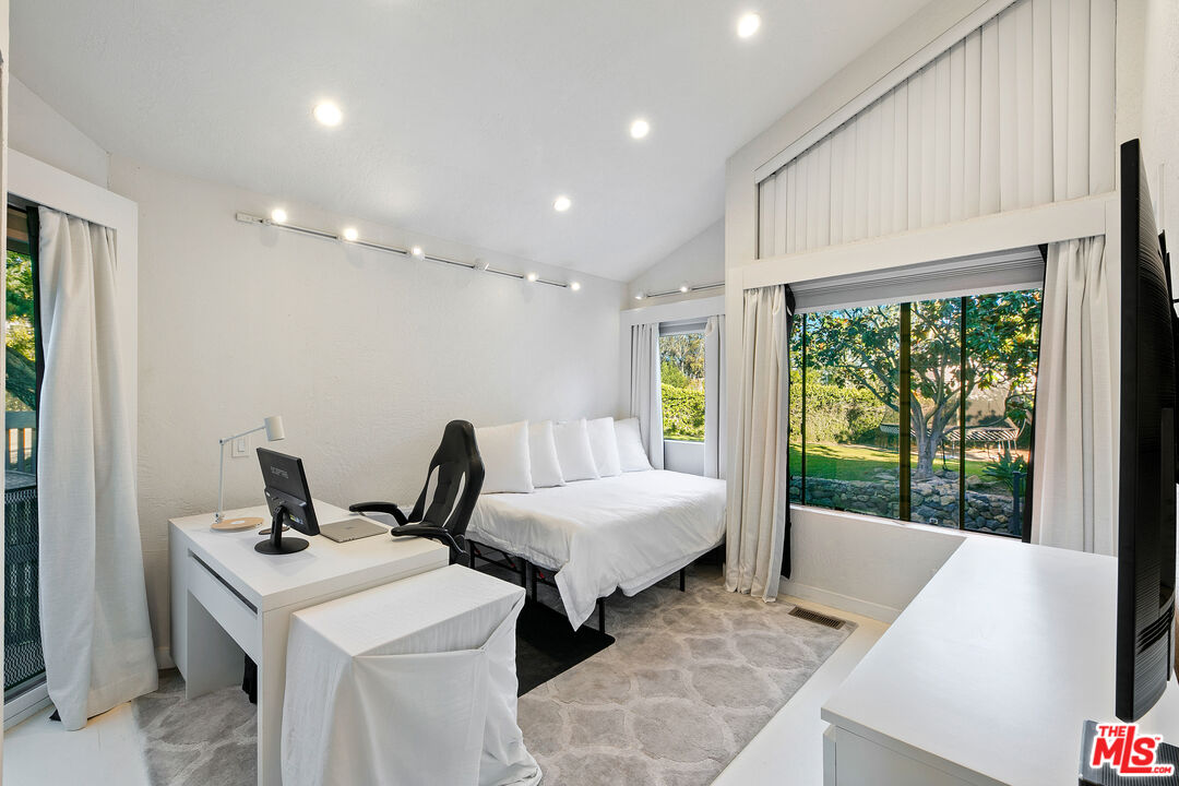 Malibu, California, 90265, United States, 3 Bedrooms Bedrooms, ,3 BathroomsBathrooms,Residential,For Sale,1949478