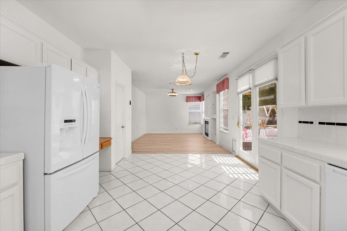 Clovis, California, 93611, United States, 5 Bedrooms Bedrooms, ,3 BathroomsBathrooms,Residential,For Sale,1924098