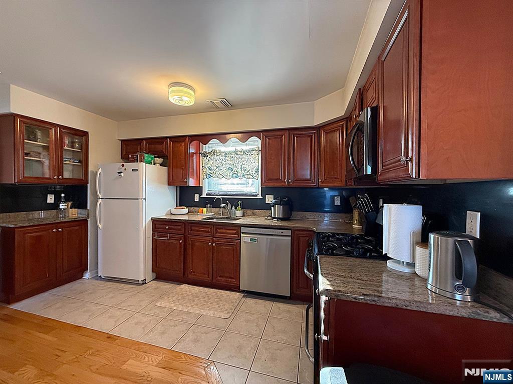 Harrison, New Jersey, 07029, United States, 5 Bedrooms Bedrooms, ,5 BathroomsBathrooms,Residential,For Sale,1985698