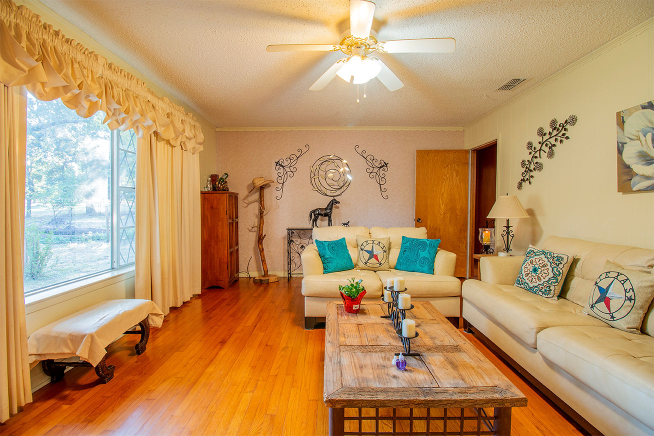 GRAND SALINE, Texas, 75140, United States, 3 Bedrooms Bedrooms, ,2 BathroomsBathrooms,Residential,For Sale,1960368