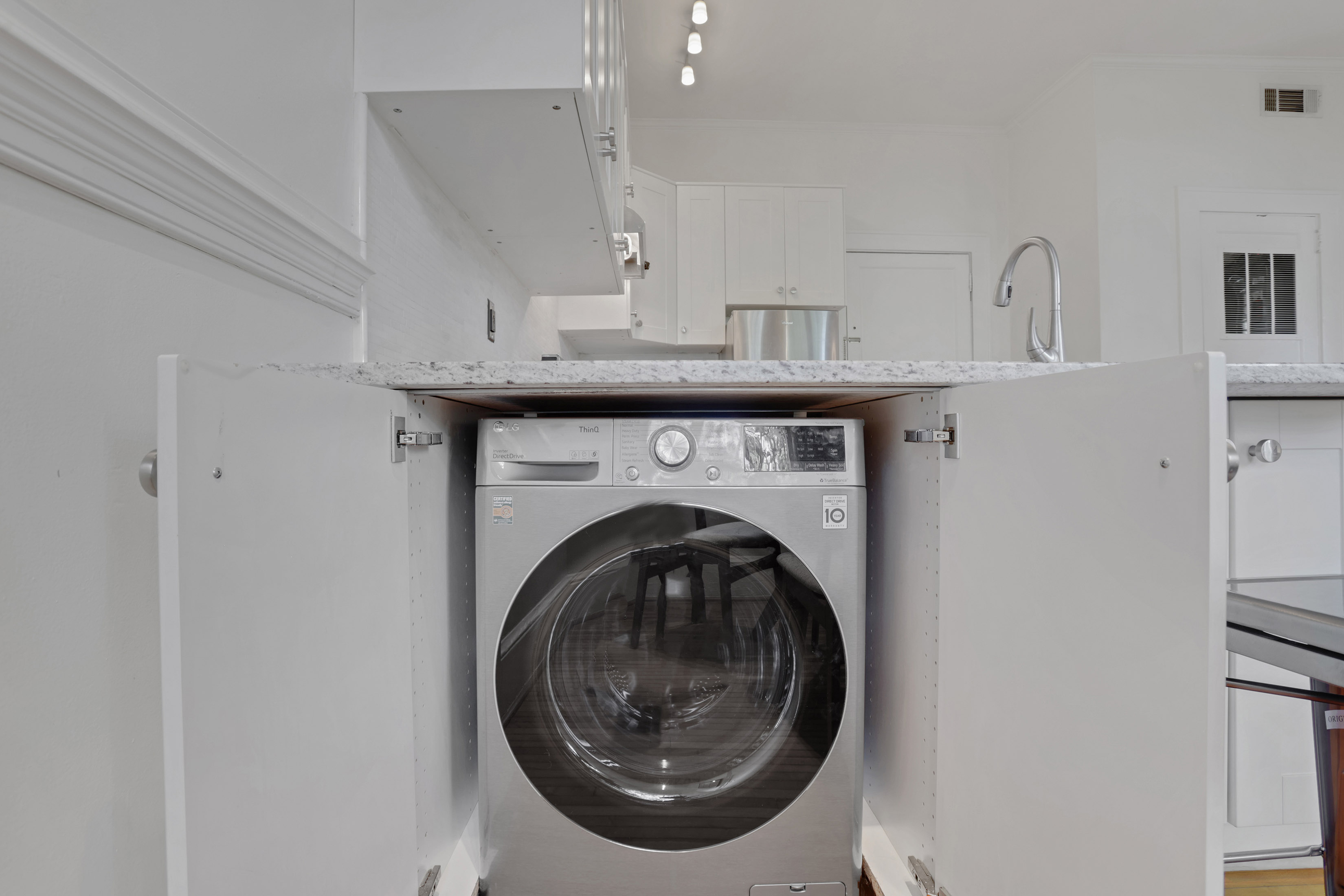  Morningside Living with Renovated Kitchen, Timeless Charm and Prime Location - 物件實景