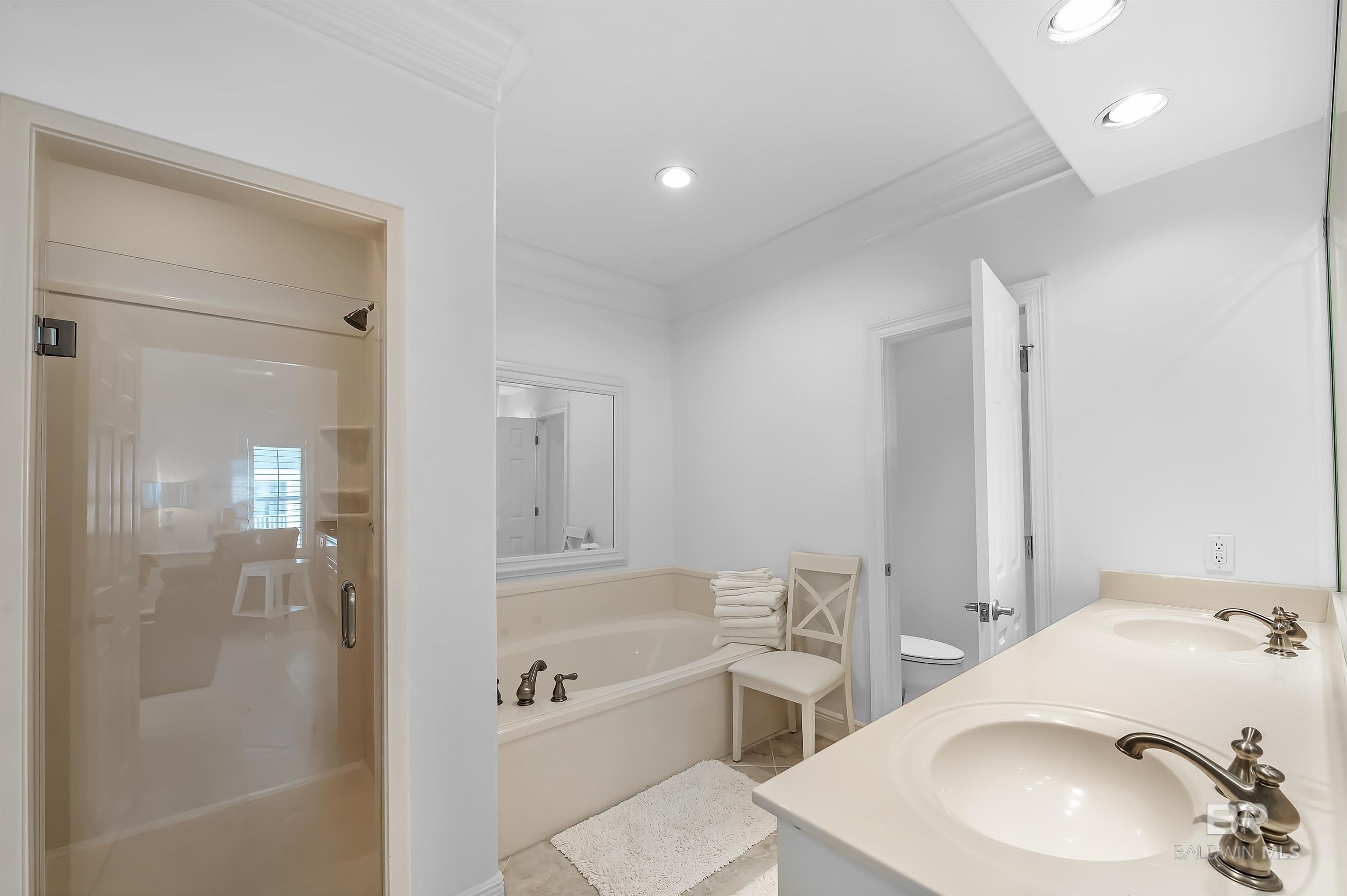 Pensacola, Florida, 32507, United States, 8 Bedrooms Bedrooms, ,9 BathroomsBathrooms,Residential,For Sale,1983870