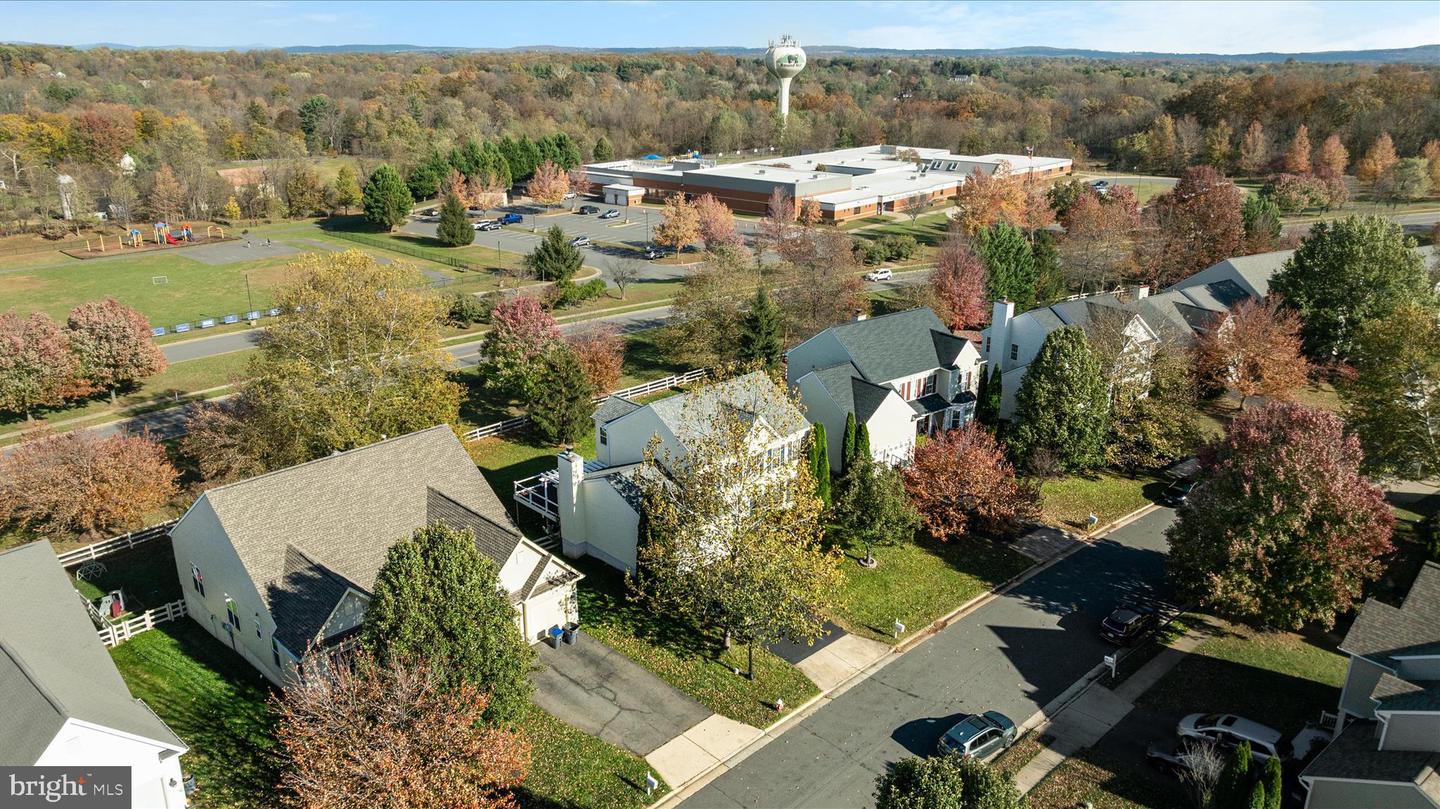 Round Hill, Virginia, 20141, United States, 4 Bedrooms Bedrooms, ,4 BathroomsBathrooms,Residential,For Sale,1987727