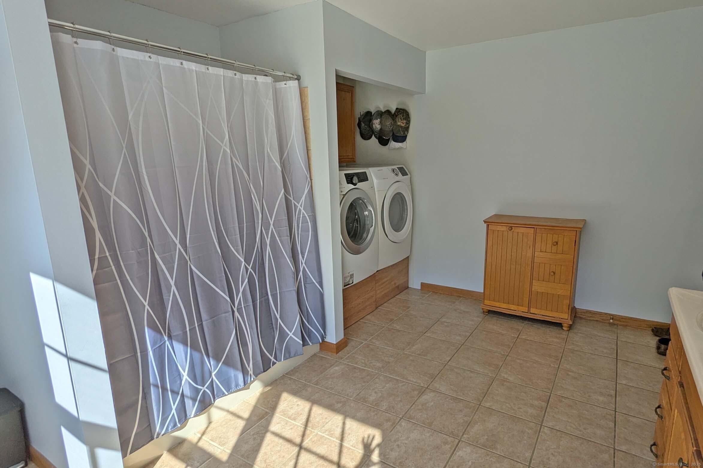 East Hampton, Connecticut, 06424, United States, 3 Bedrooms Bedrooms, ,2 BathroomsBathrooms,Residential,For Sale,1979494