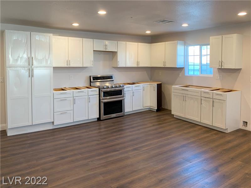 Las Vegas, Nevada, 89122, United States, 5 Bedrooms Bedrooms, ,4 BathroomsBathrooms,Residential,For Sale,2008777