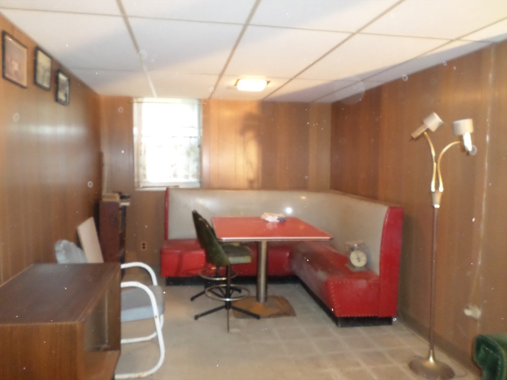 Saugus, Massachusetts, 01906, United States, 3 Bedrooms Bedrooms, ,2 BathroomsBathrooms,Residential,For Sale,1983401