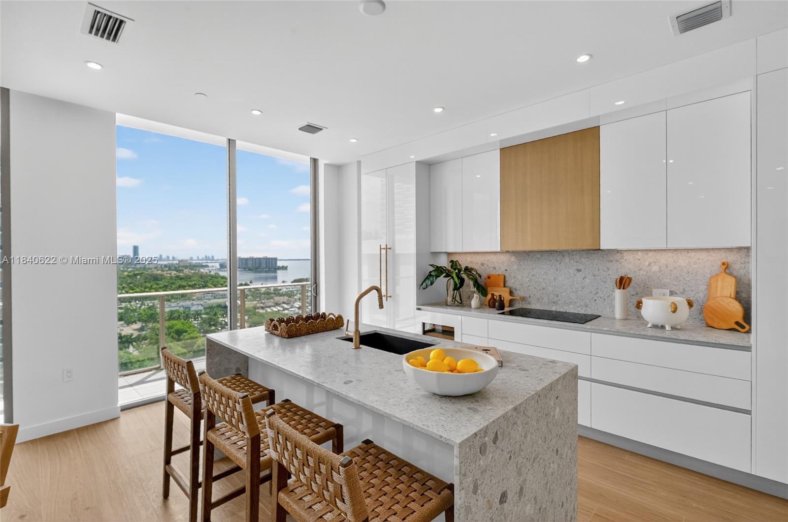 Miami, Florida, 33133, United States, 4 Bedrooms Bedrooms, ,4 BathroomsBathrooms,Residential,For Sale,1898315