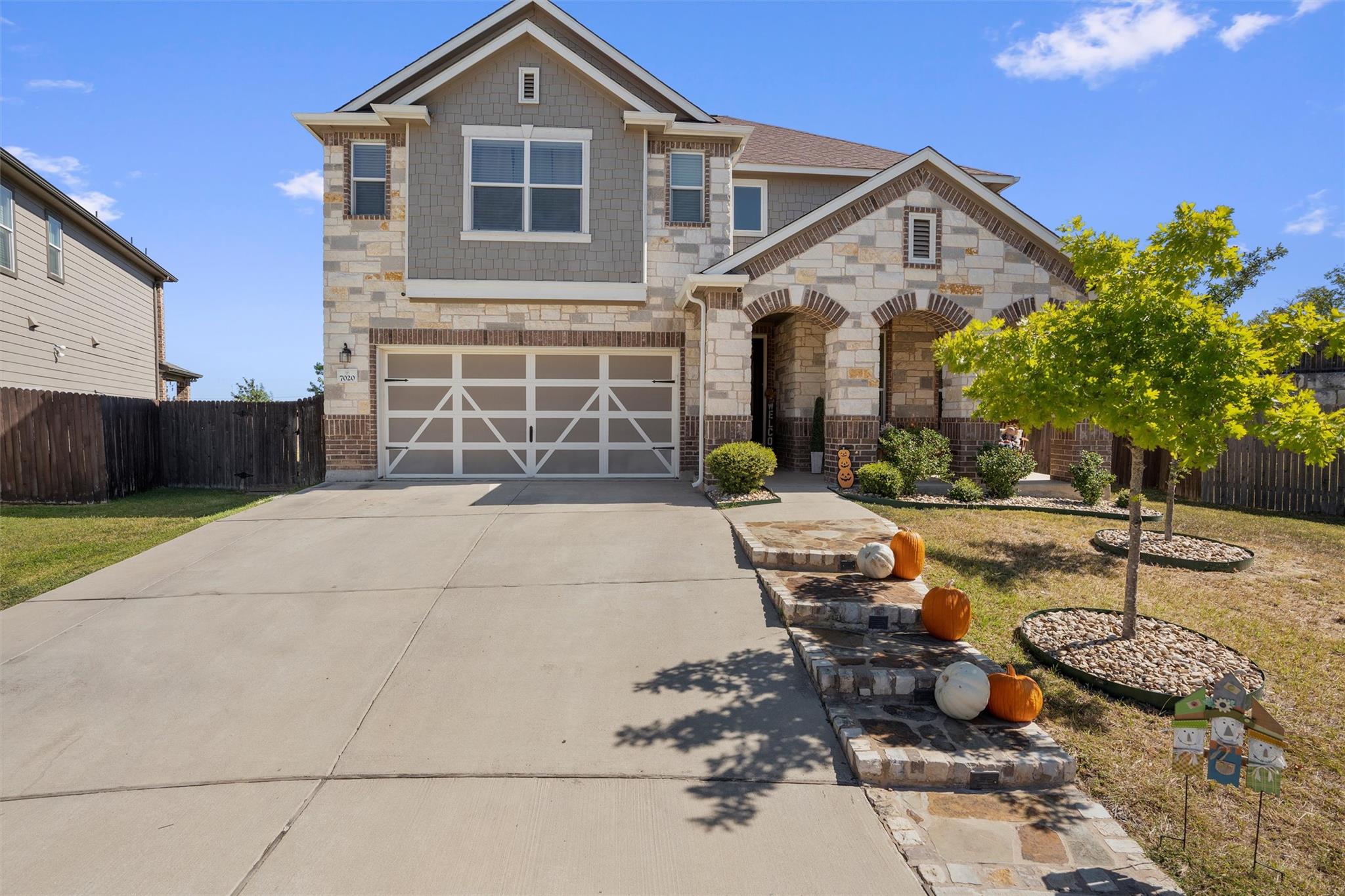 Austin, Texas, 78744, United States, 5 Bedrooms Bedrooms, ,4 BathroomsBathrooms,Residential,For Sale,1975896