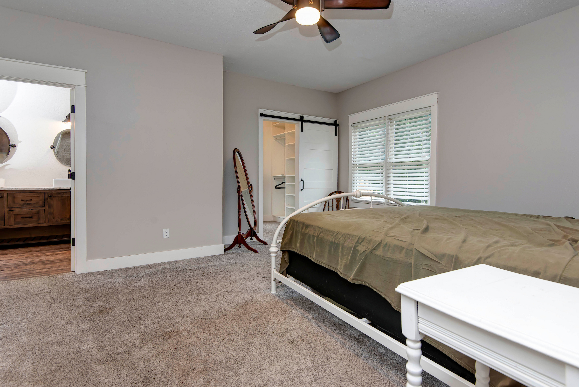 Springfield, Missouri, 65803, United States, 5 Bedrooms Bedrooms, ,3 BathroomsBathrooms,Residential,For Sale,2049332