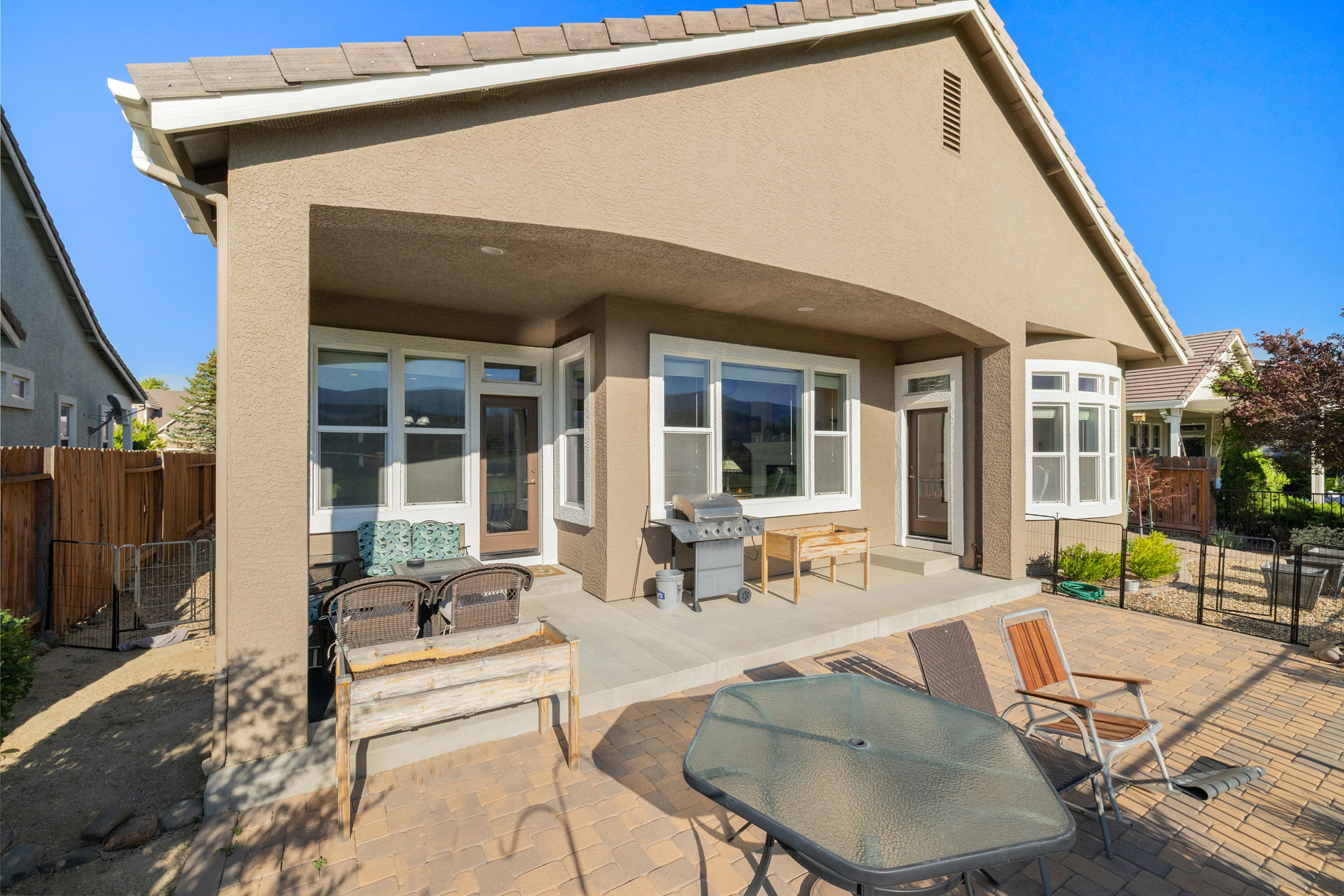 Refined Minden Living with Designer Touches and Captivating Mountain Views - 物件實景