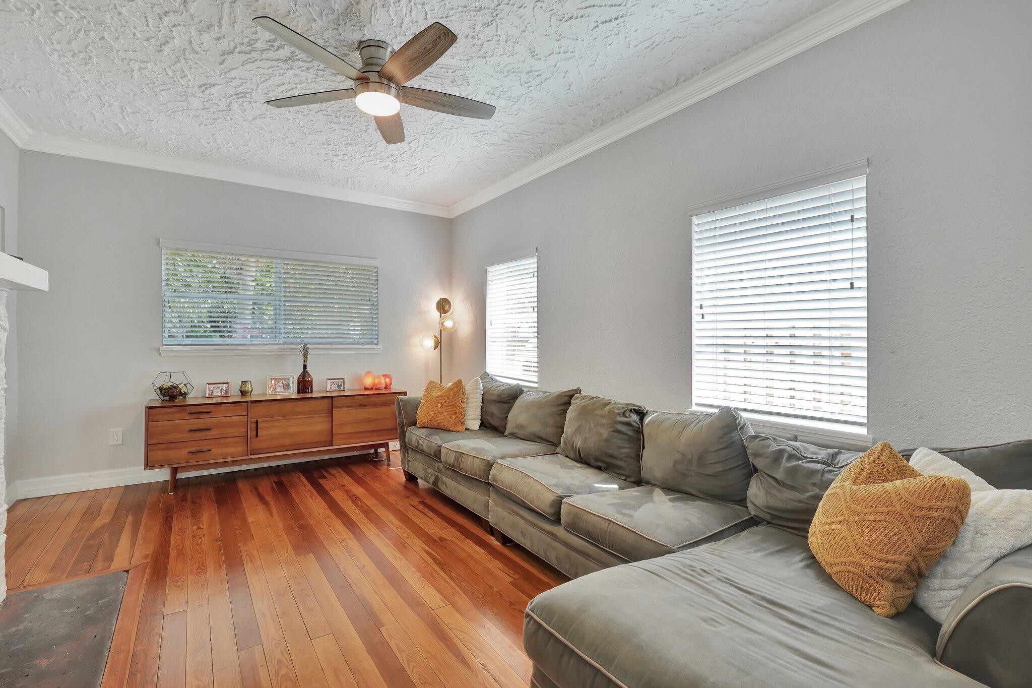 West Palm Beach, Florida, 33401, United States, 2 Bedrooms Bedrooms, ,1 BathroomBathrooms,Residential,For Sale,1942586