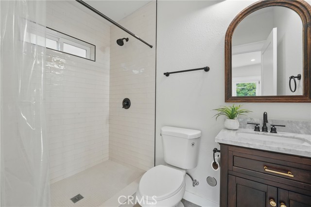 Los Angeles, California, 90018, United States, 5 Bedrooms Bedrooms, ,5 BathroomsBathrooms,Residential,For Sale,1984330