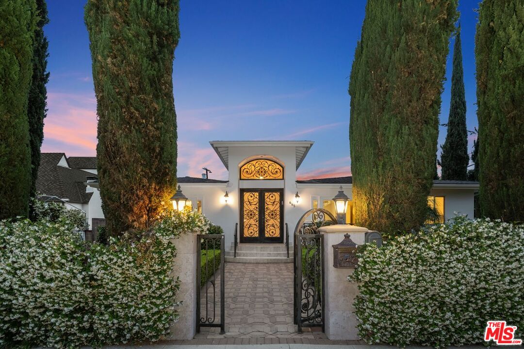 Los Angeles, California, 90048, United States, 4 Bedrooms Bedrooms, ,4 BathroomsBathrooms,Residential,For Sale,1912253