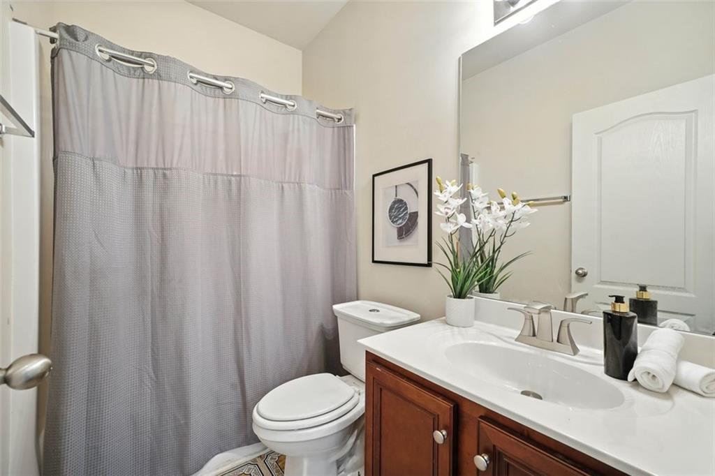 Atlanta, Georgia, 30331, United States, 5 Bedrooms Bedrooms, ,4 BathroomsBathrooms,Residential,For Sale,1933475
