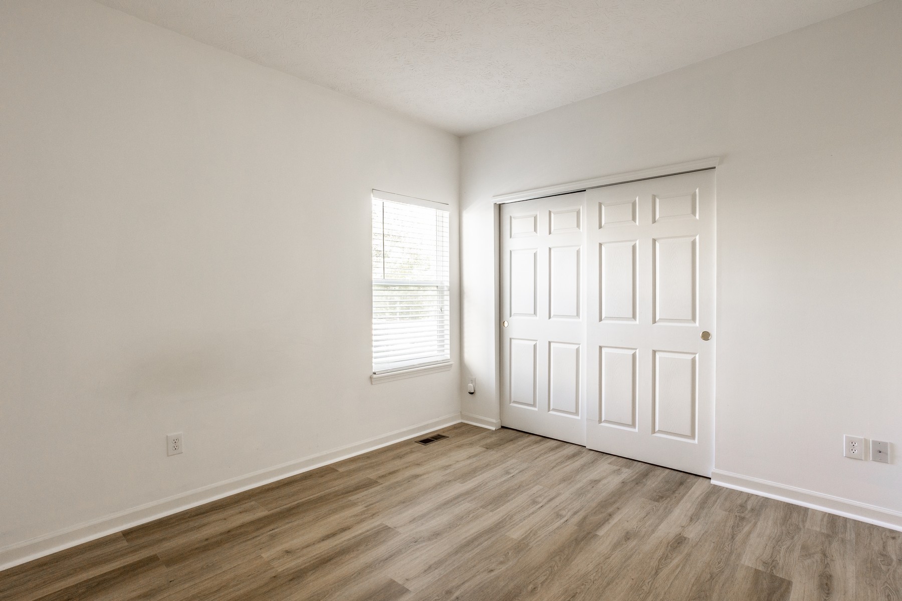  Inviting 3 Bedroom Home Located in Quiet Cul-De-Sacmary - 物件實景