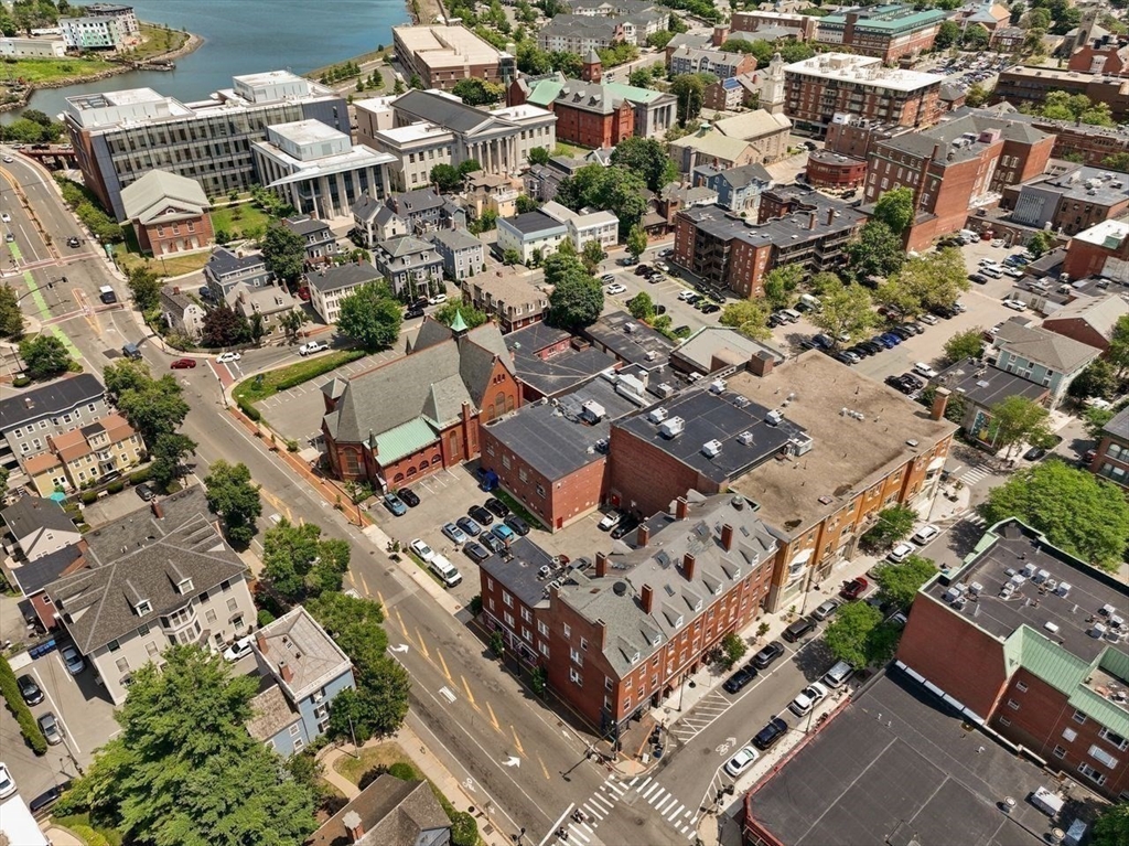 Salem, Massachusetts, 01970, United States, 2 Bedrooms Bedrooms, ,2 BathroomsBathrooms,Residential,For Sale,1896365