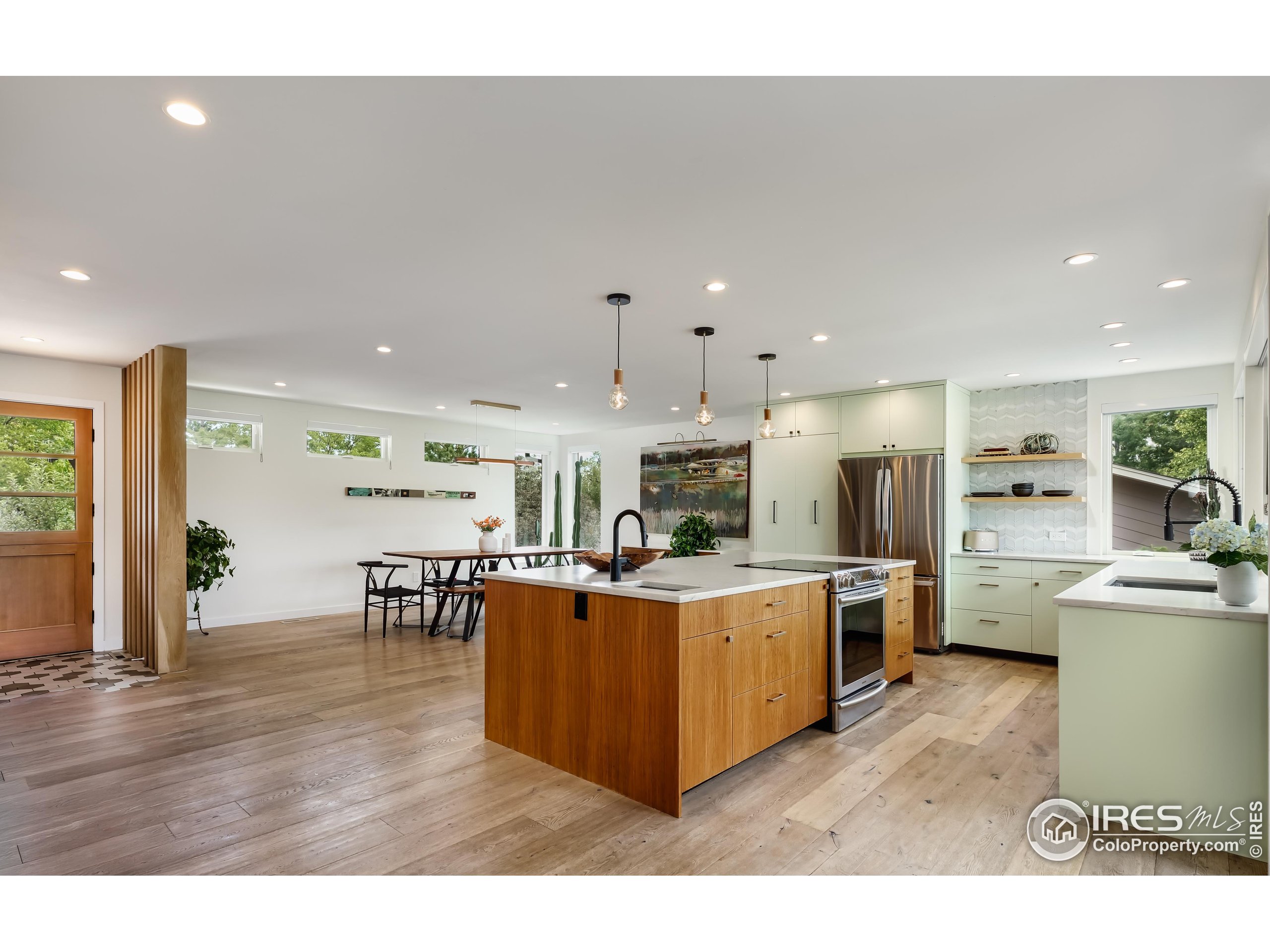 Lyons, Colorado, 80540, United States, 4 Bedrooms Bedrooms, ,2 BathroomsBathrooms,Residential,For Sale,1926189
