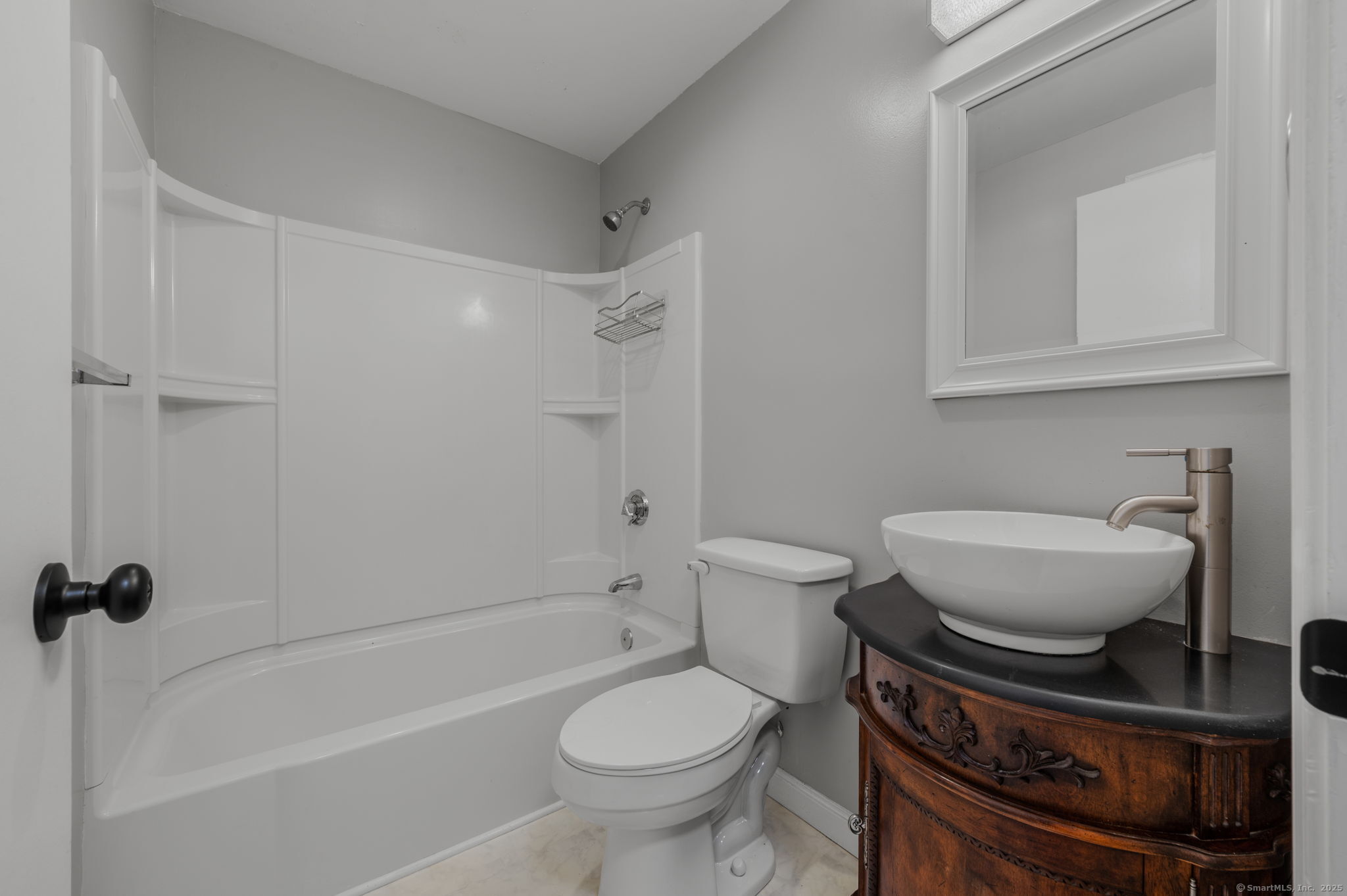 Waterford, Connecticut, 06385, United States, 3 Bedrooms Bedrooms, ,3 BathroomsBathrooms,Residential,For Sale,1969009