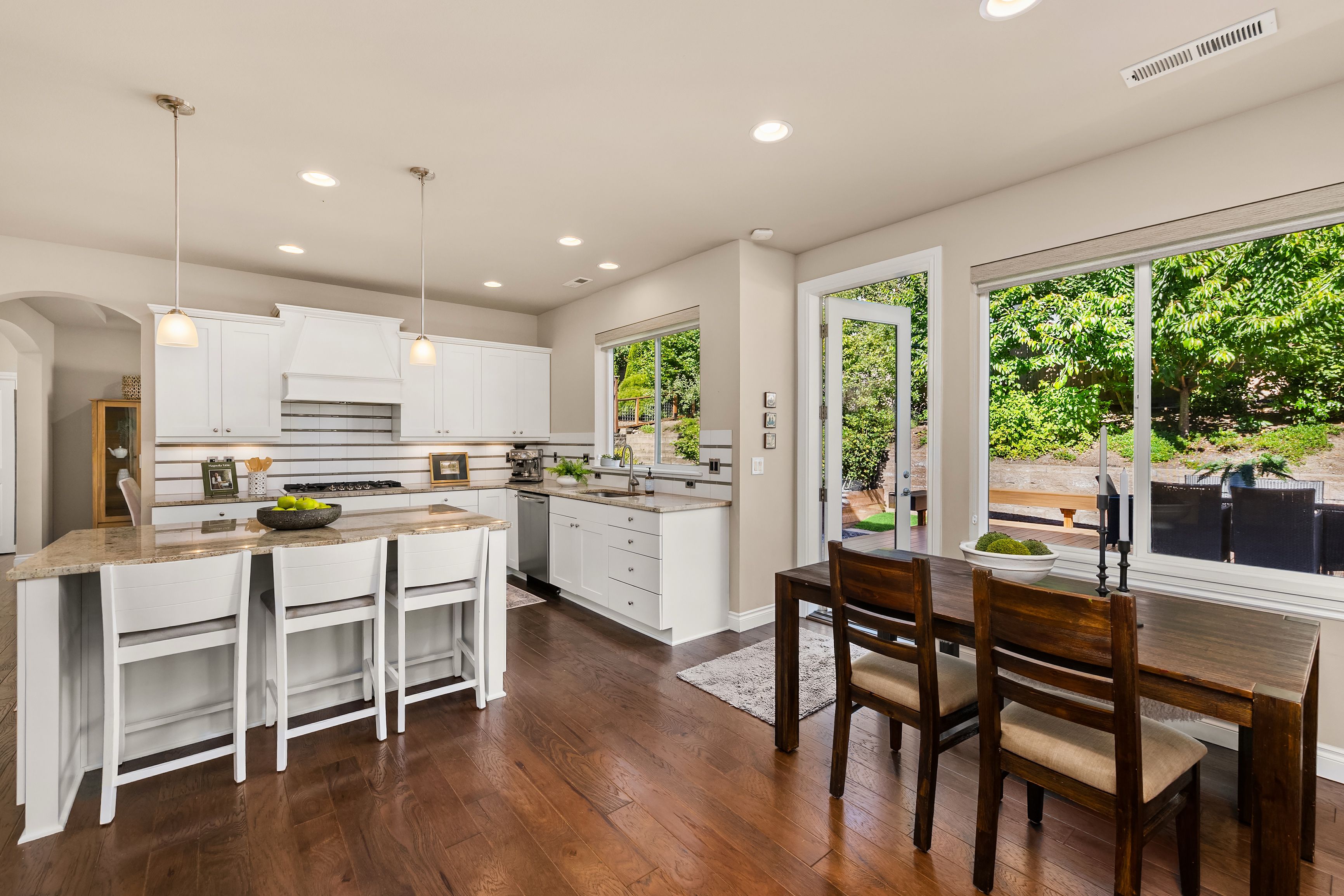  396 Ashbury Court Northwest, Bainbridge Island, WA 98110 - 物件實景