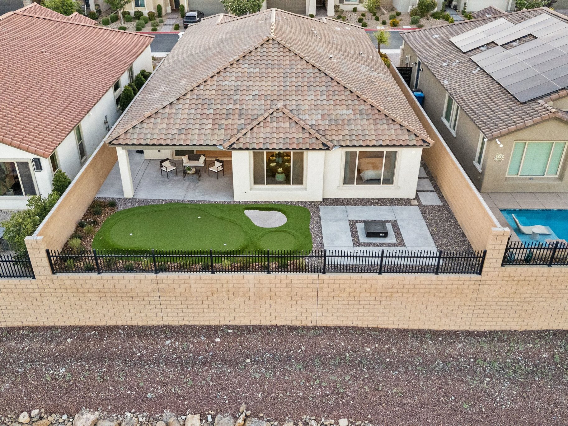  Thoughtfully Upgraded Home Set on an Elevated Lot Offering Sweeping Views - 物件實景