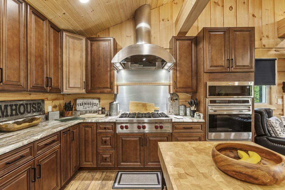 Versailles, Kentucky, 40383, United States, 3 Bedrooms Bedrooms, ,2 BathroomsBathrooms,Residential,For Sale,1976488