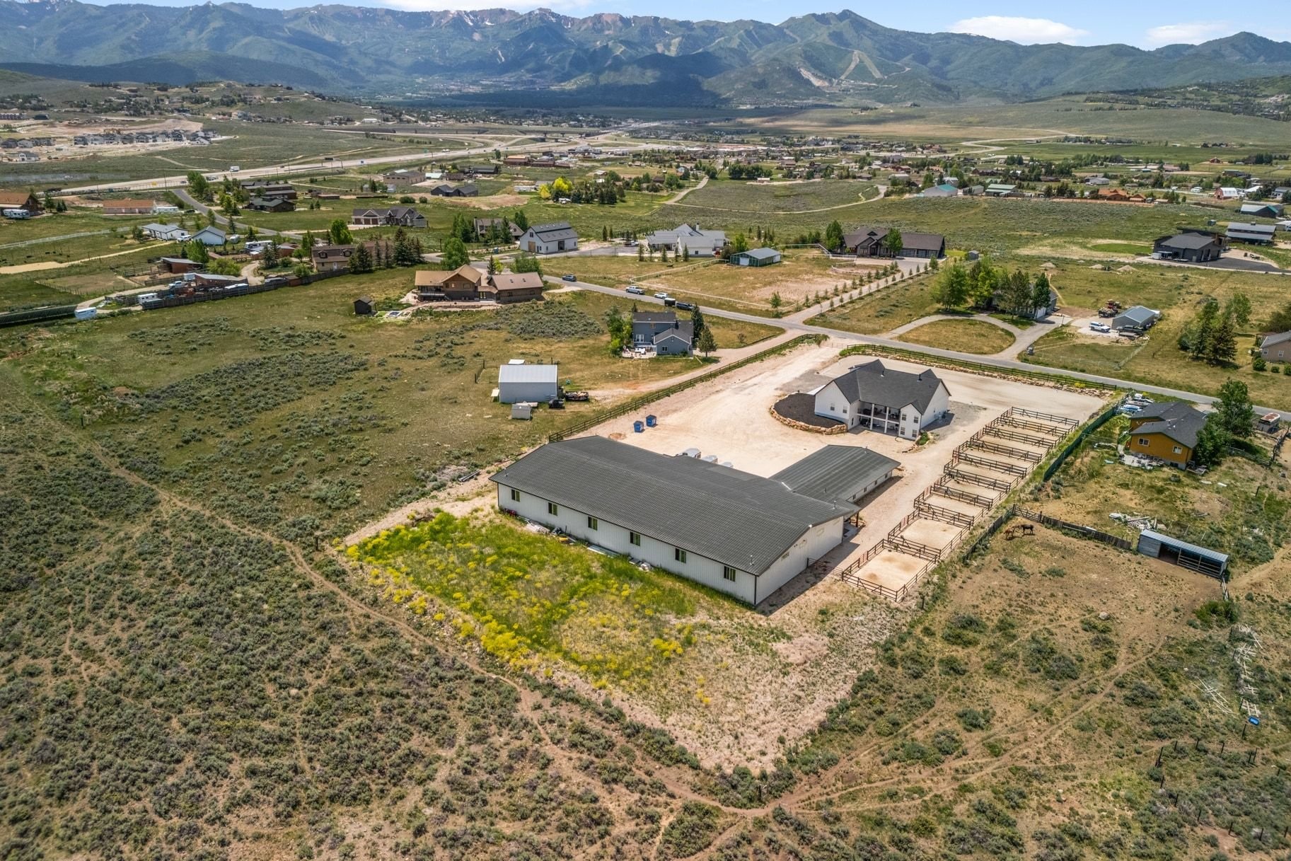  Rare Equestrian Retreat with Modern Farmhouse - 物件實景