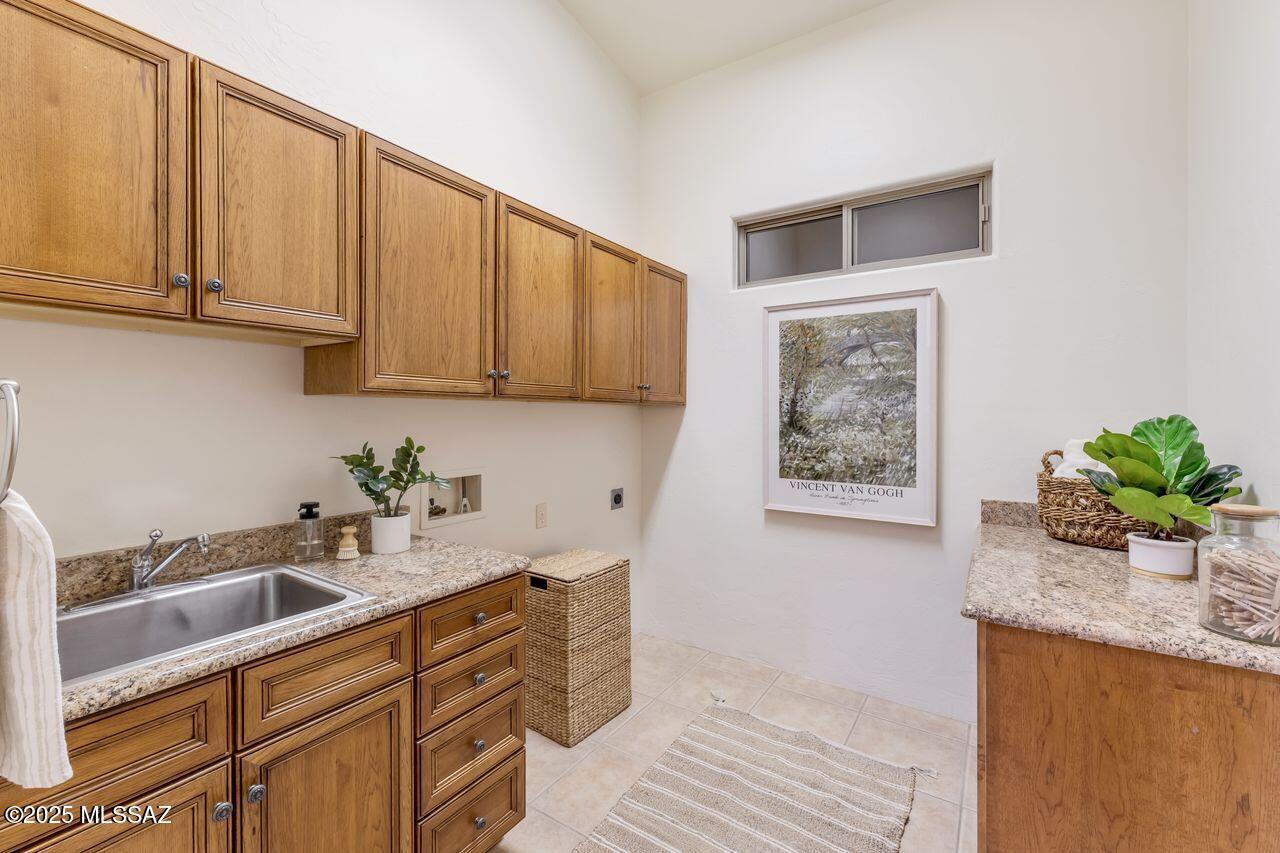 Tucson, Arizona, 85718, United States, 3 Bedrooms Bedrooms, ,4 BathroomsBathrooms,Residential,For Sale,1987862