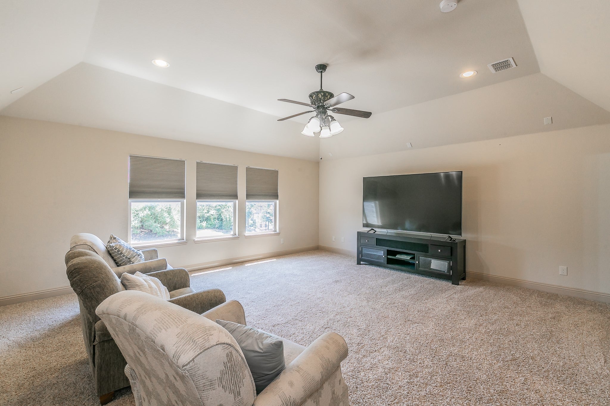 Fort Worth, Texas, 76179, United States, 5 Bedrooms Bedrooms, ,3 BathroomsBathrooms,Residential,For Sale,1980950