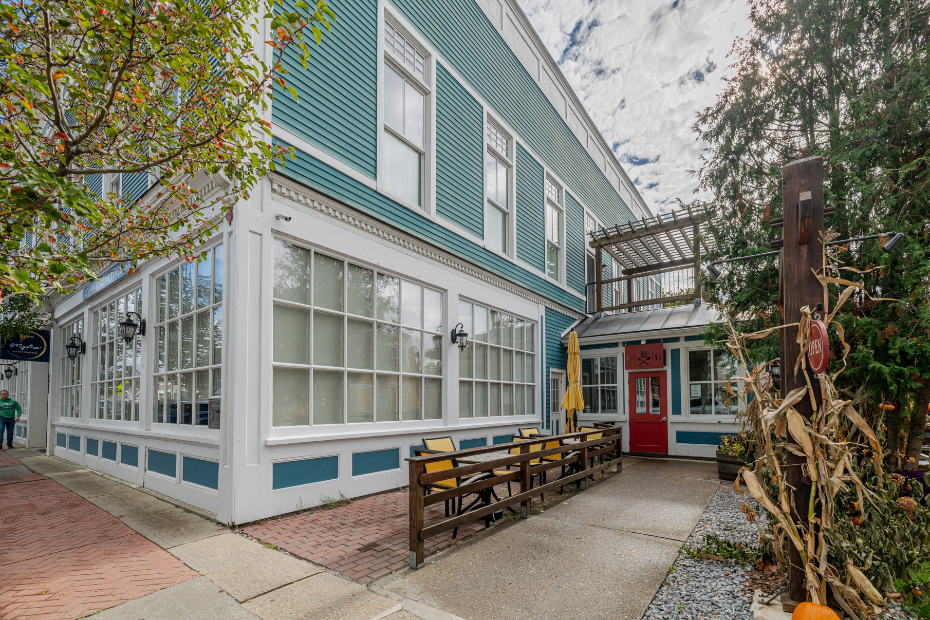  4928 Main Street - 物件實景