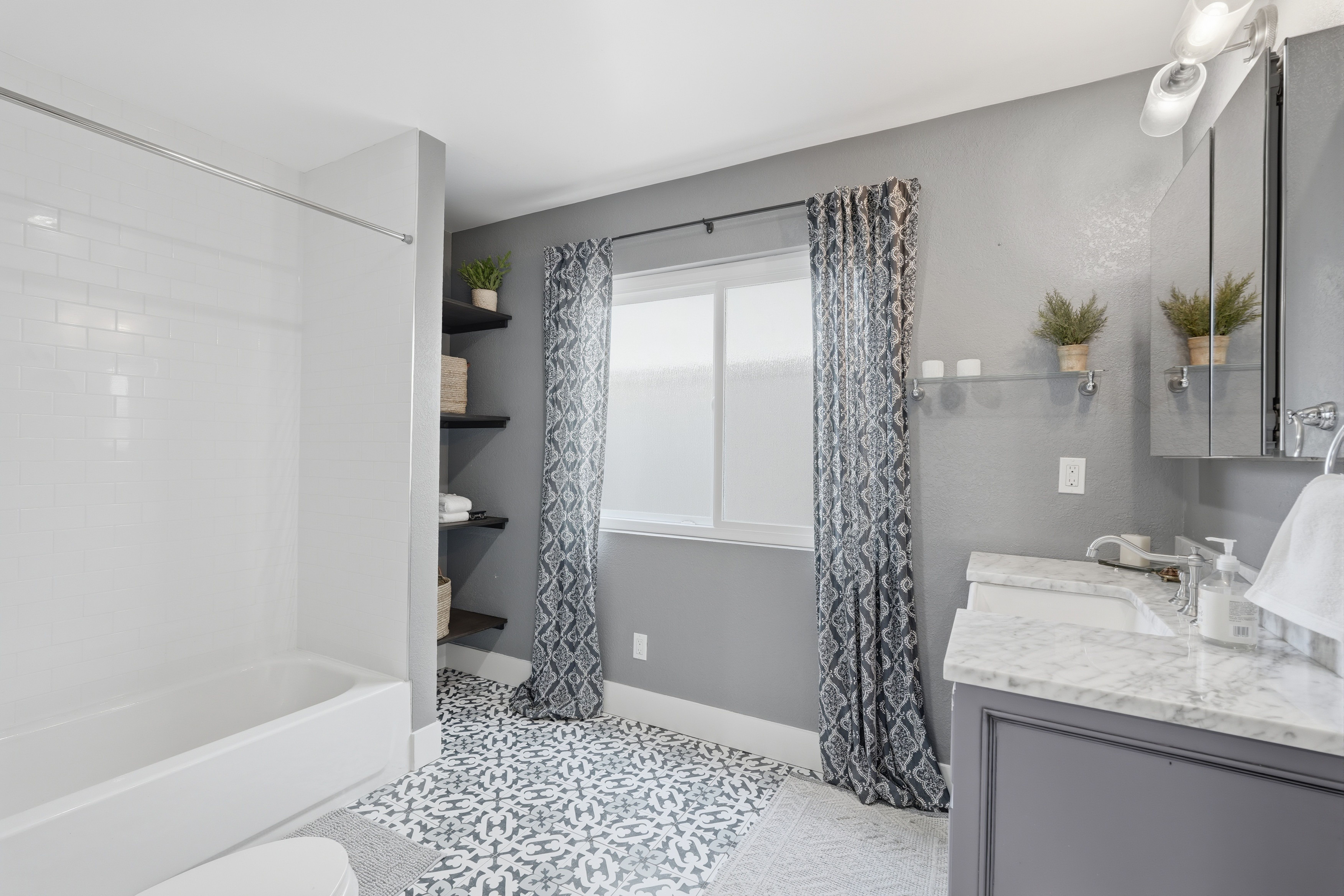  2220 Clark Lane, Redondo Beach, CA 90278 - 物件實景