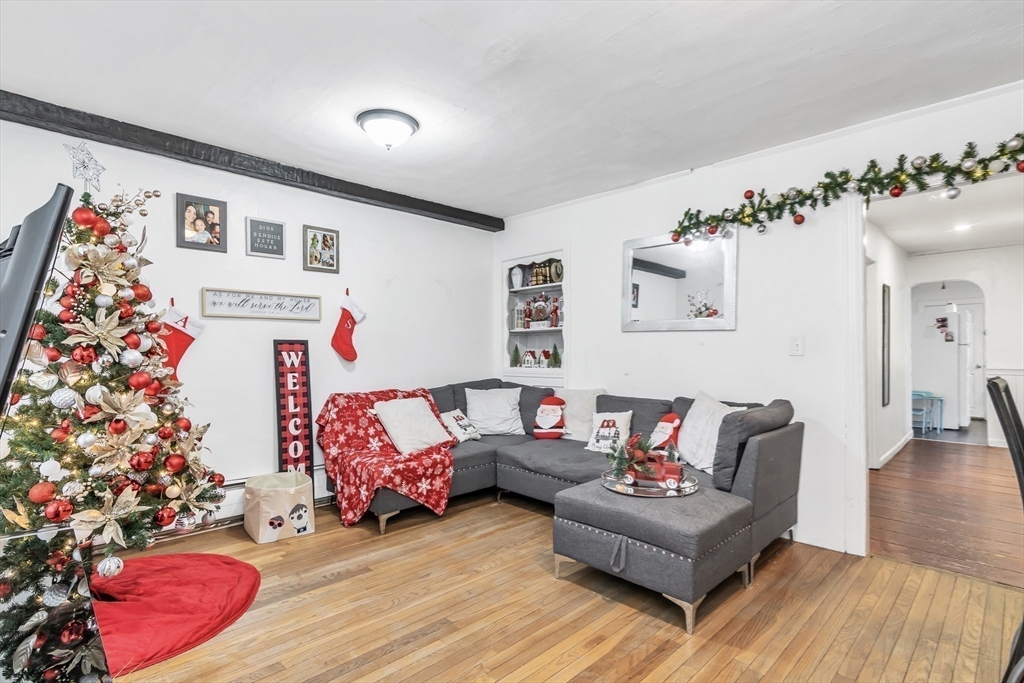 Haverhill, Massachusetts, 01830, United States, 5 Bedrooms Bedrooms, ,3 BathroomsBathrooms,Residential,For Sale,1990407